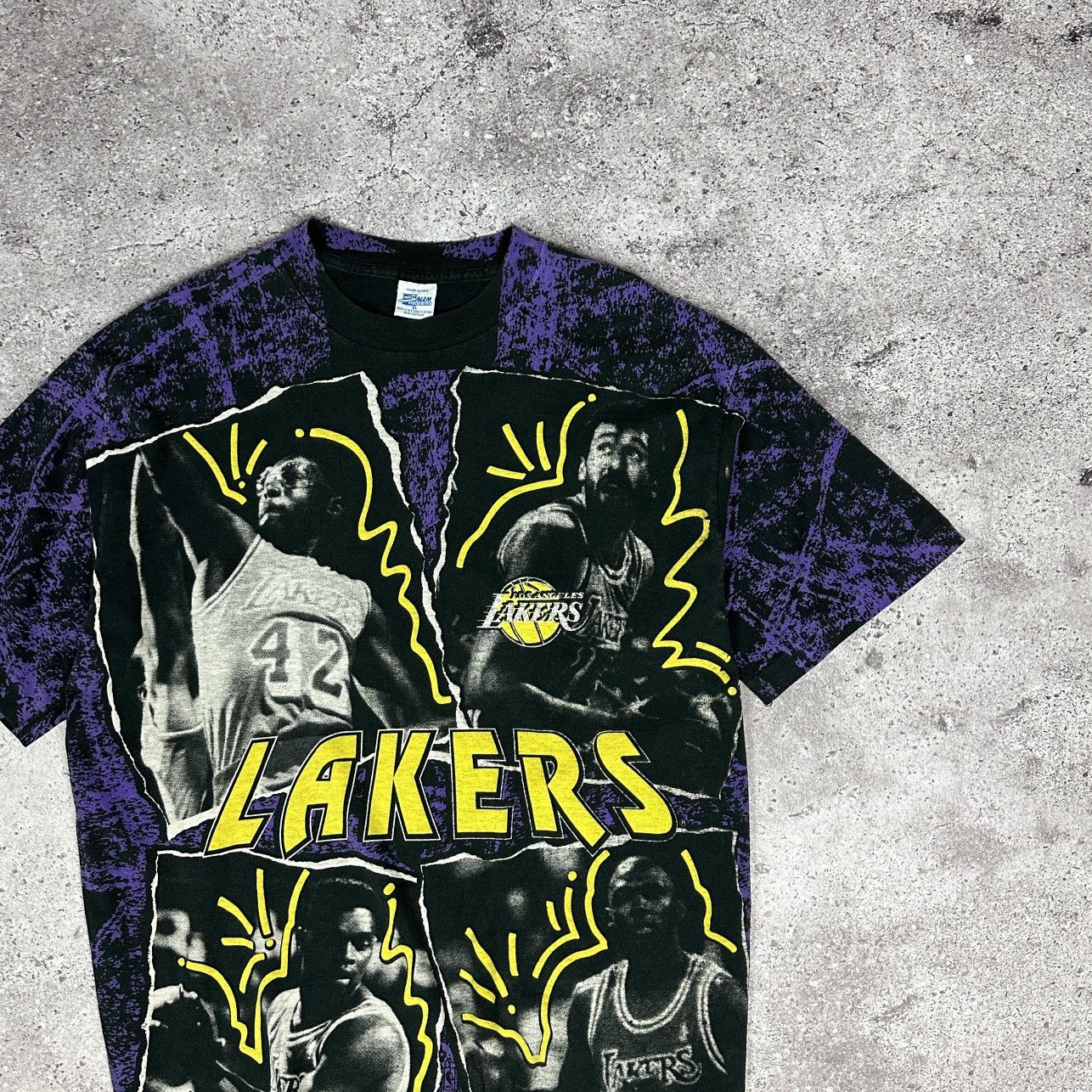 NBA Vintage 90s LA Lakers Kobe NBA Salem AOP grail rare OG tee Size US XL / EU 56 / 4 - 3 Thumbnail