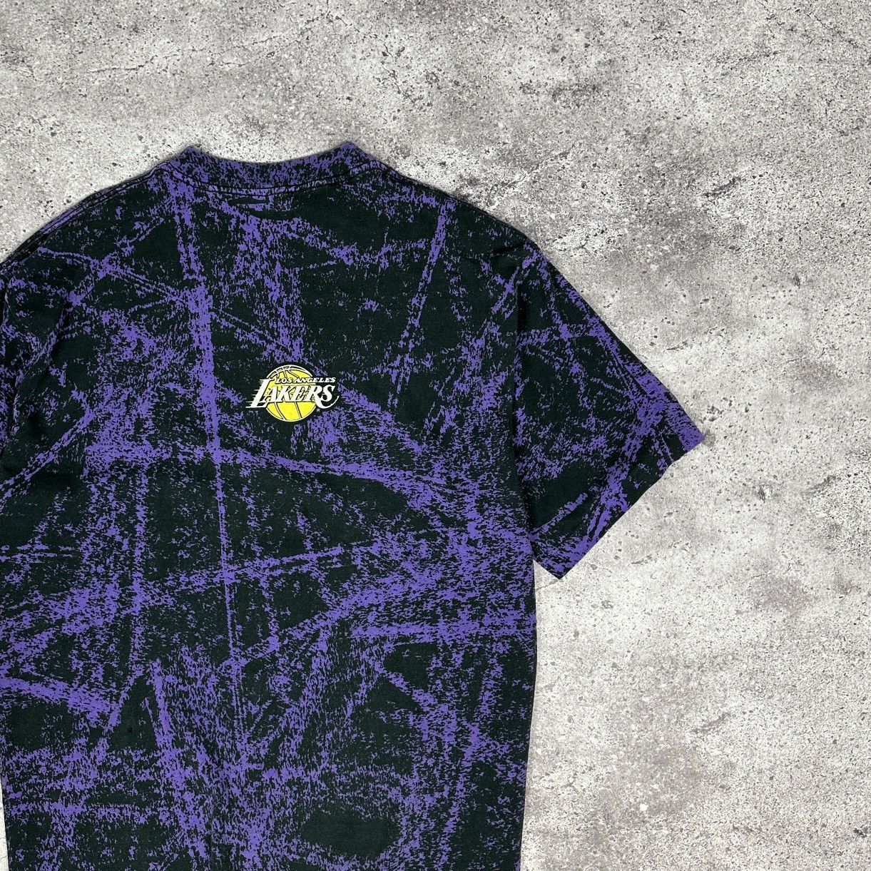 NBA Vintage 90s LA Lakers Kobe NBA Salem AOP grail rare OG tee Size US XL / EU 56 / 4 - 8 Thumbnail