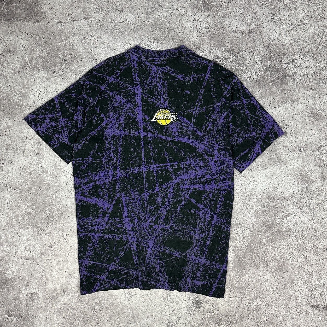 NBA Vintage 90s LA Lakers Kobe NBA Salem AOP grail rare OG tee Size US XL / EU 56 / 4 - 2 Thumbnail