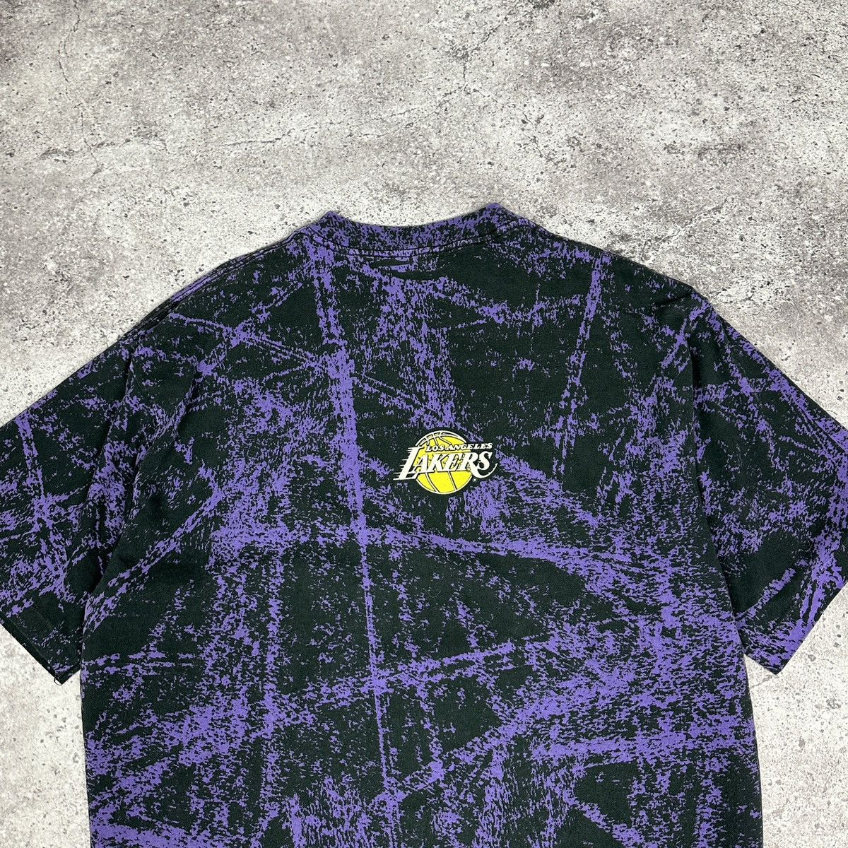 NBA Vintage 90s LA Lakers Kobe NBA Salem AOP grail rare OG tee Size US XL / EU 56 / 4 - 10 Thumbnail