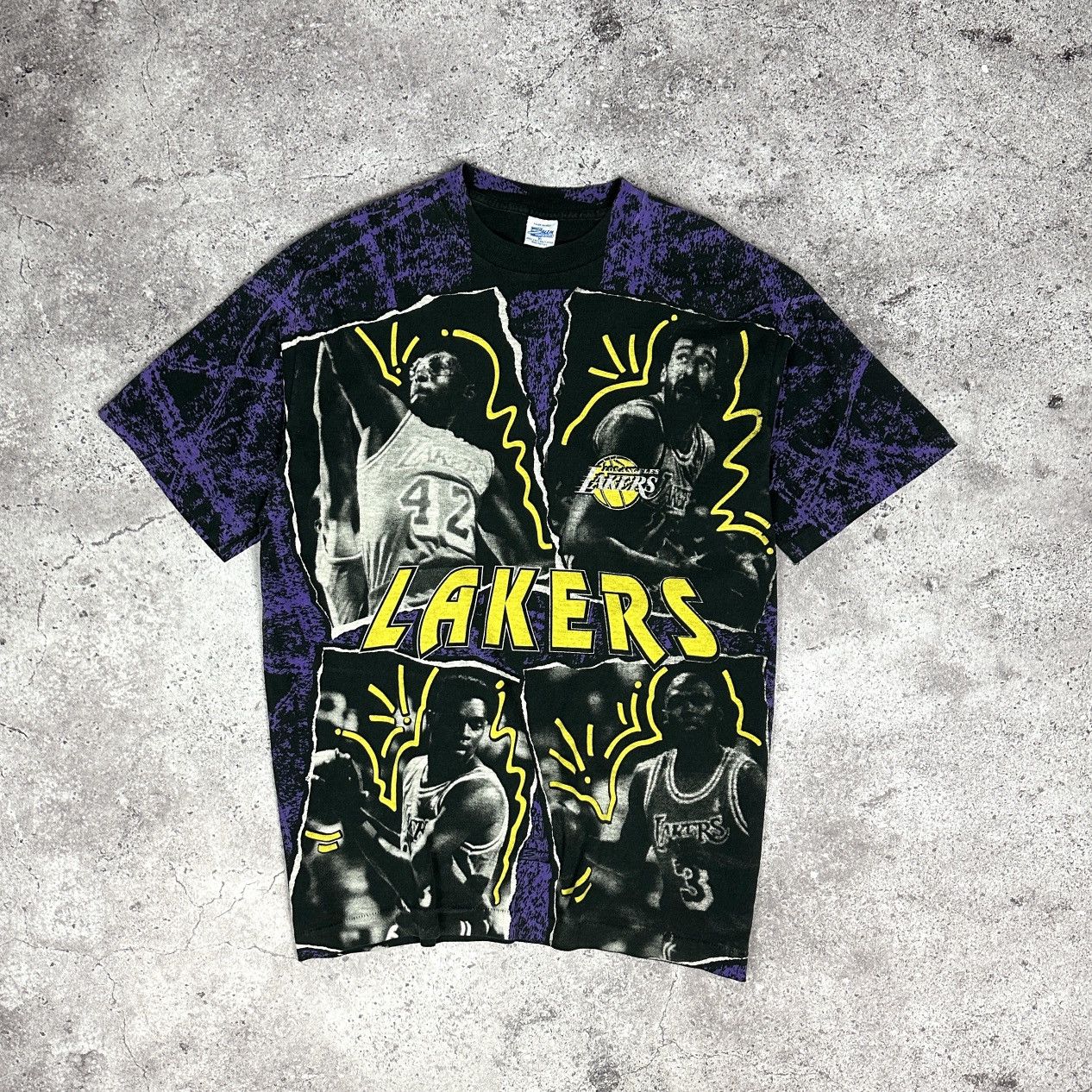 NBA Vintage 90s LA Lakers Kobe NBA Salem AOP grail rare OG tee Size US XL / EU 56 / 4 - 1 Thumbnail