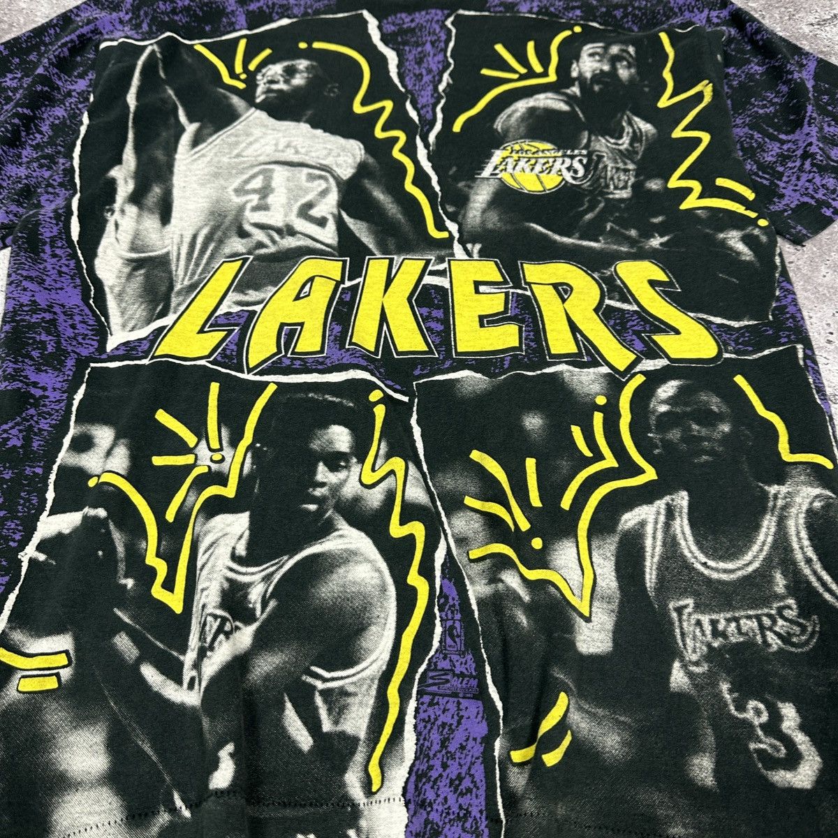 NBA Vintage 90s LA Lakers Kobe NBA Salem AOP grail rare OG tee Size US XL / EU 56 / 4 - 5 Thumbnail
