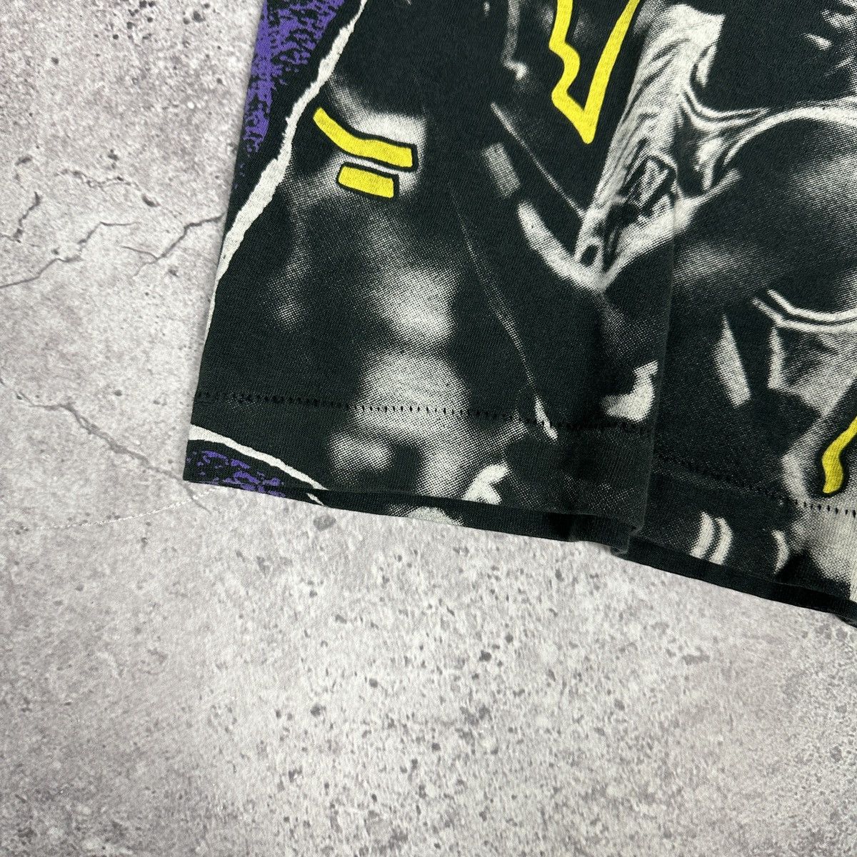 NBA Vintage 90s LA Lakers Kobe NBA Salem AOP grail rare OG tee Size US XL / EU 56 / 4 - 6 Thumbnail