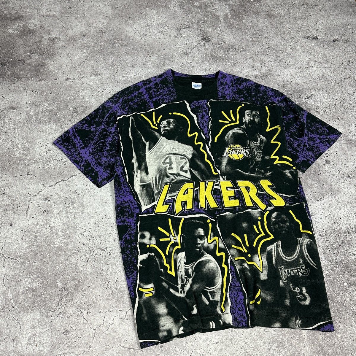 NBA Vintage 90s LA Lakers Kobe NBA Salem AOP grail rare OG tee Size US XL / EU 56 / 4 - 4 Thumbnail