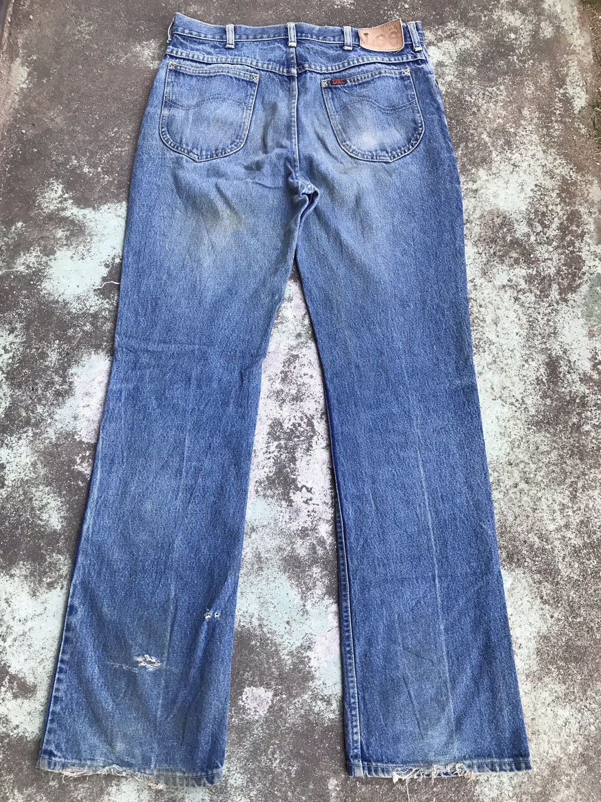 Le Grande Bleu (L.G.B.) × Lee × Vintage Vintage Lee Distressed Flare Jeans Made in USA Size US 34 / EU 50 - 2 Thumbnail