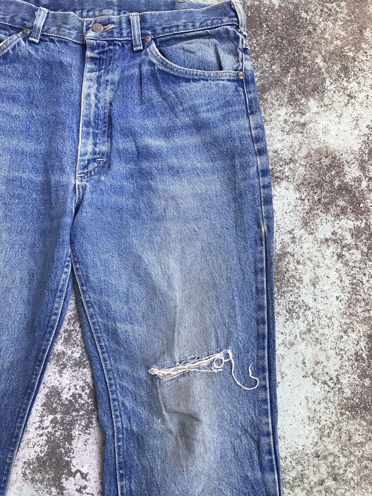 Le Grande Bleu (L.G.B.) × Lee × Vintage Vintage Lee Distressed Flare Jeans Made in USA Size US 34 / EU 50 - 5 Thumbnail