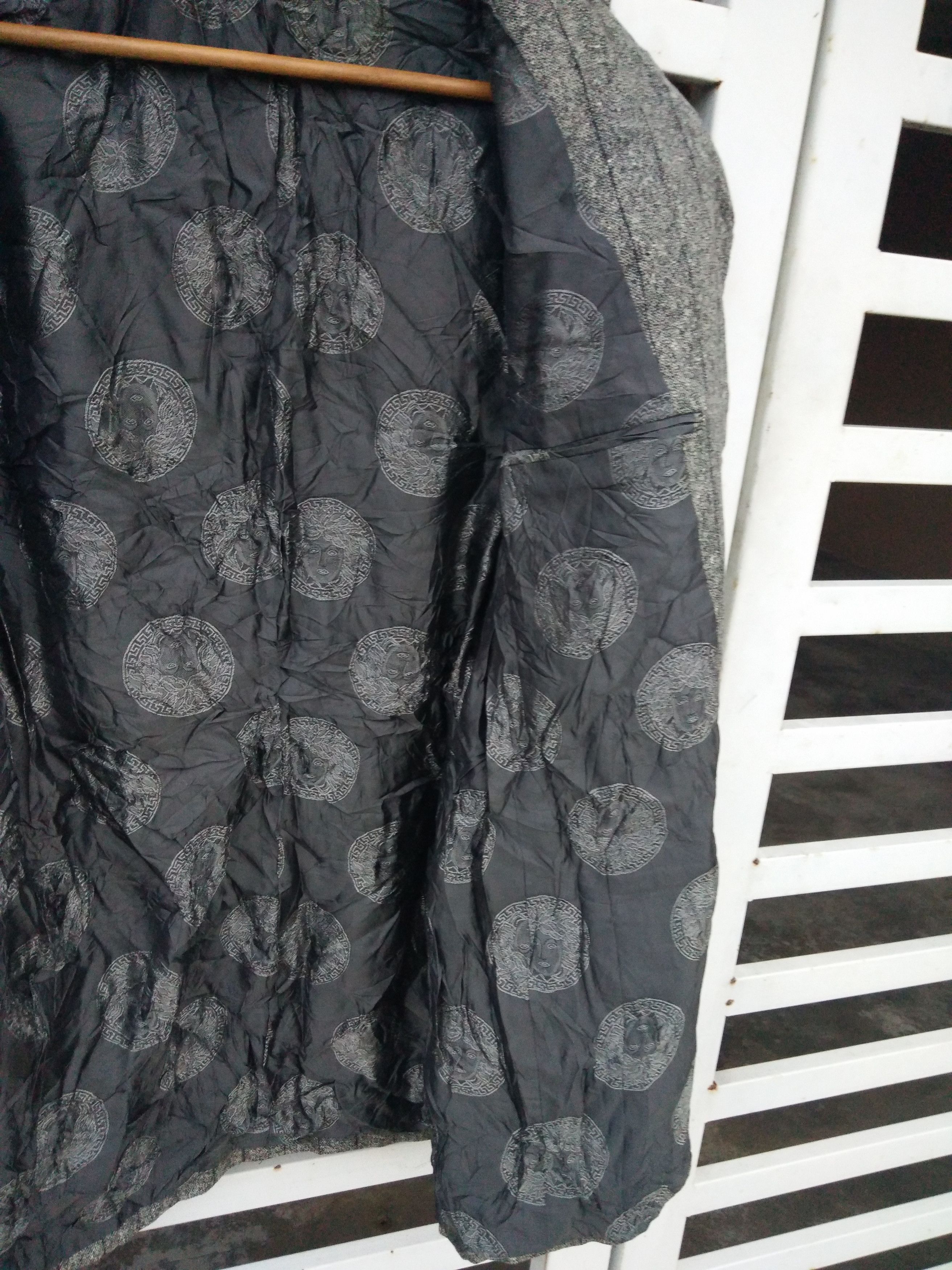 Versace 90s Gianni Versace Wool Cashmere Pinstripe Blazer Size US M / EU 48-50 / 2 - 13 Thumbnail
