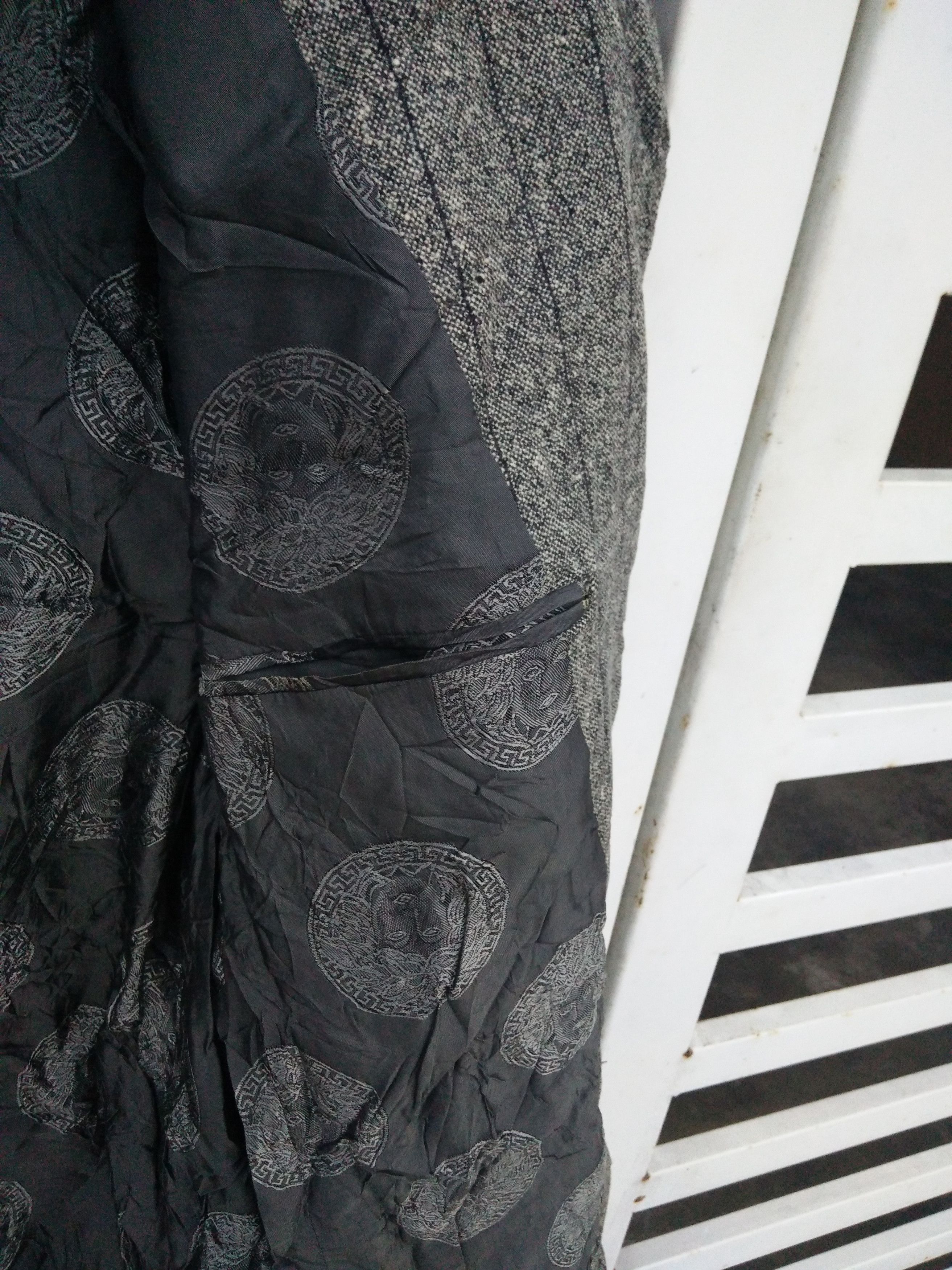 Versace 90s Gianni Versace Wool Cashmere Pinstripe Blazer Size US M / EU 48-50 / 2 - 14 Thumbnail