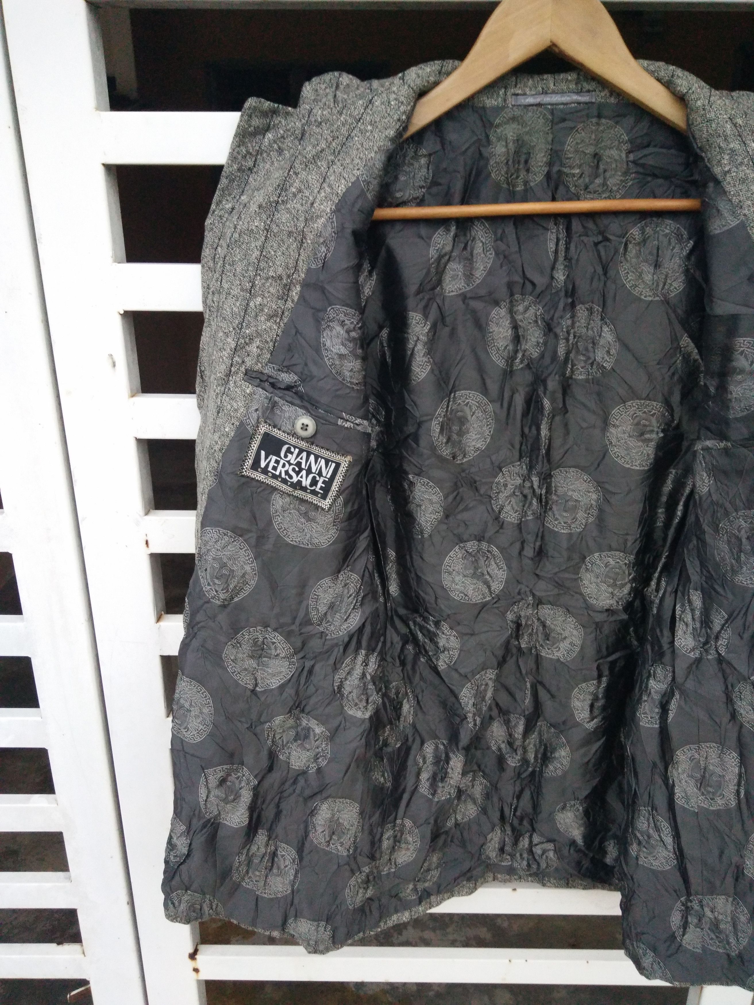 Versace 90s Gianni Versace Wool Cashmere Pinstripe Blazer Size US M / EU 48-50 / 2 - 12 Thumbnail