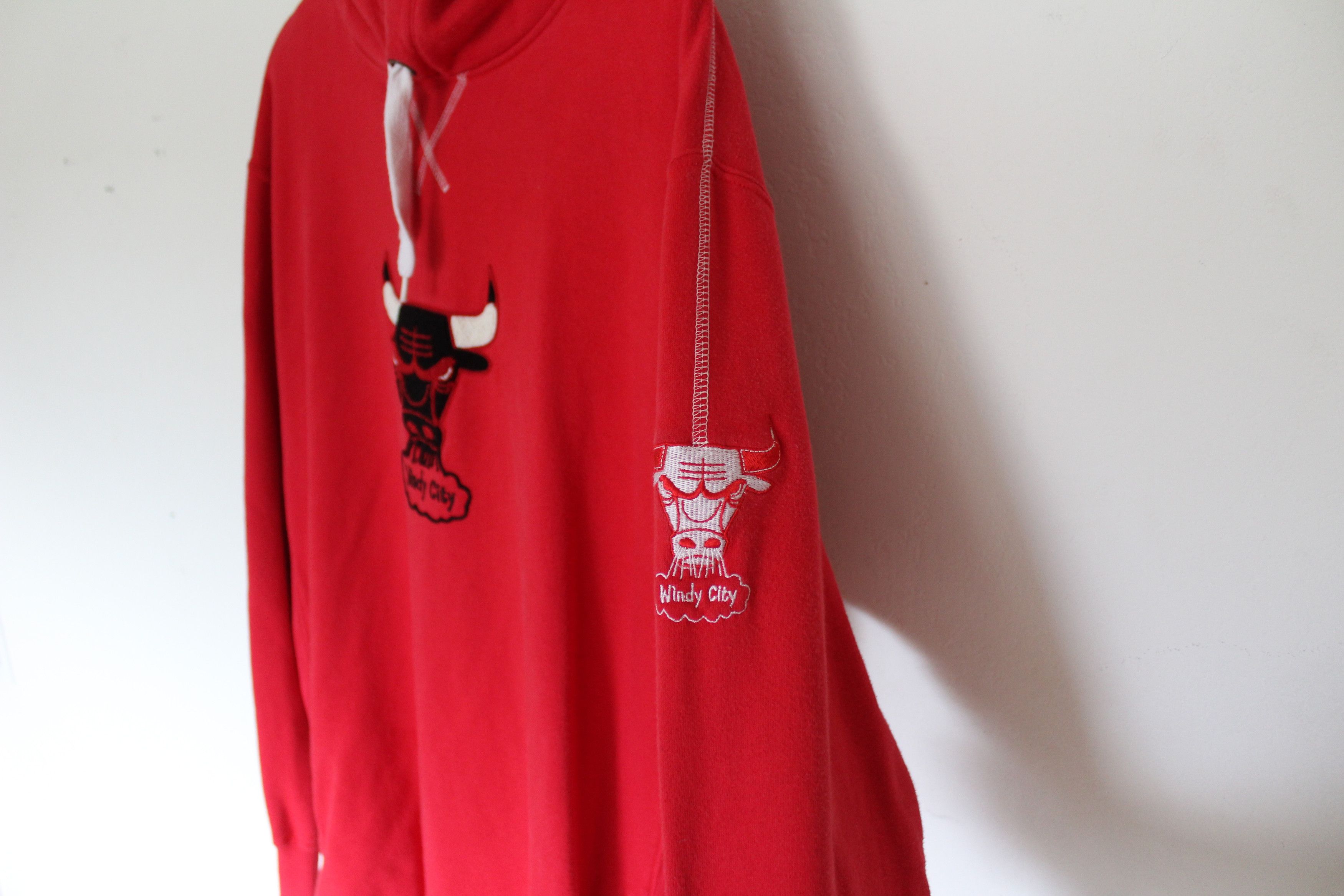 Chicago Bulls Embroidered Chicago Bulls Hoodie Size US L / EU 52-54 / 3 - 3 Thumbnail