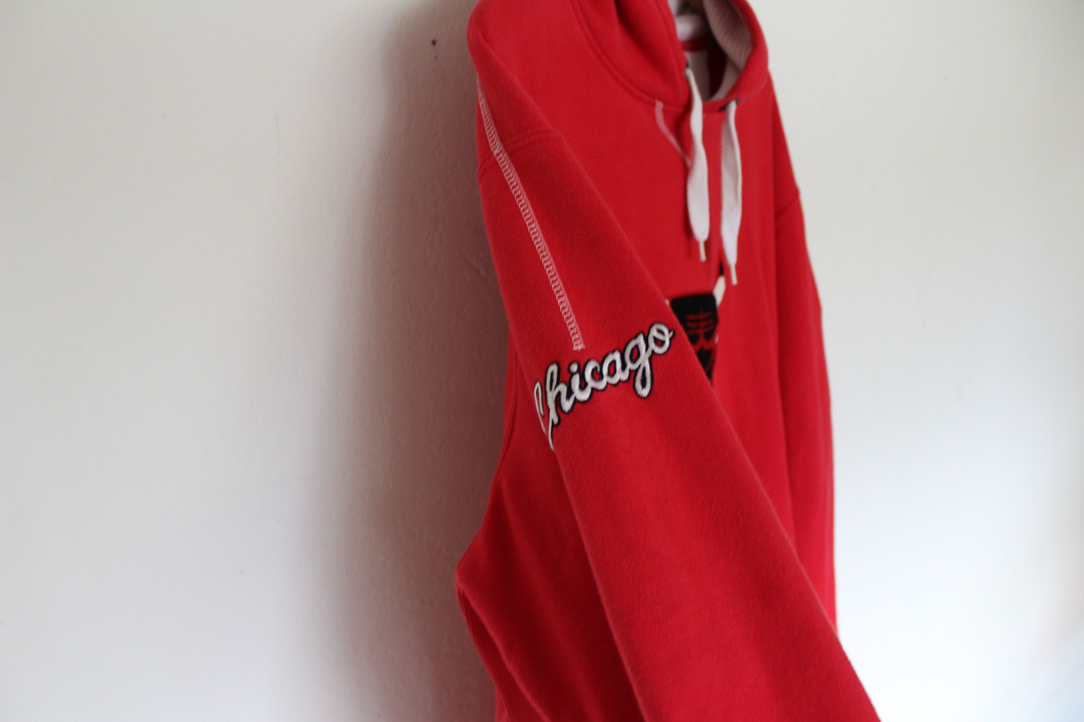 Chicago Bulls Embroidered Chicago Bulls Hoodie Size US L / EU 52-54 / 3 - 2 Preview