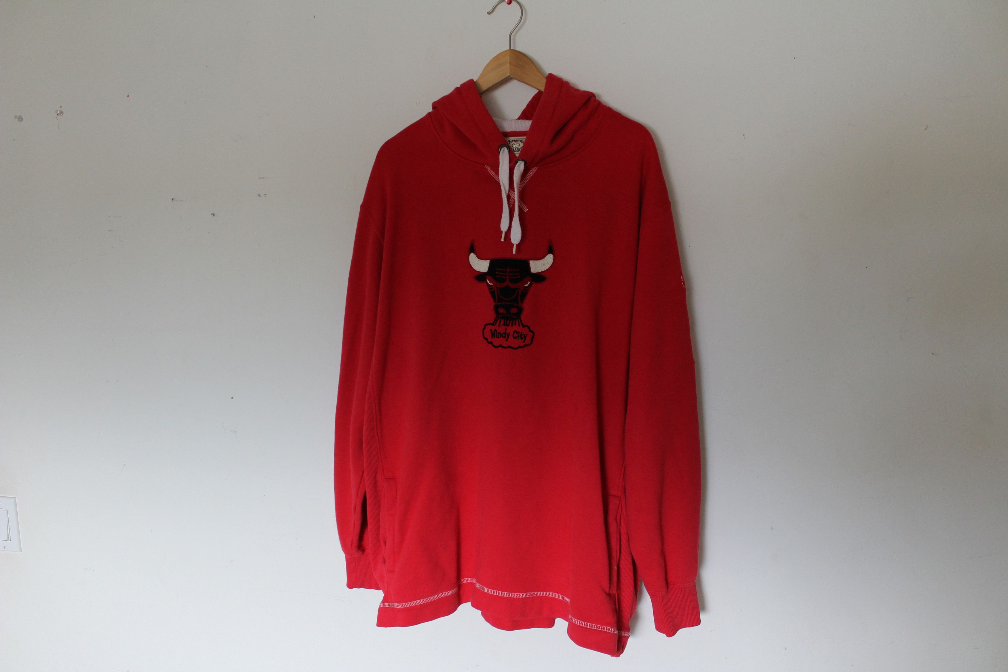 Chicago Bulls Embroidered Chicago Bulls Hoodie Size US L / EU 52-54 / 3 - 1 Preview