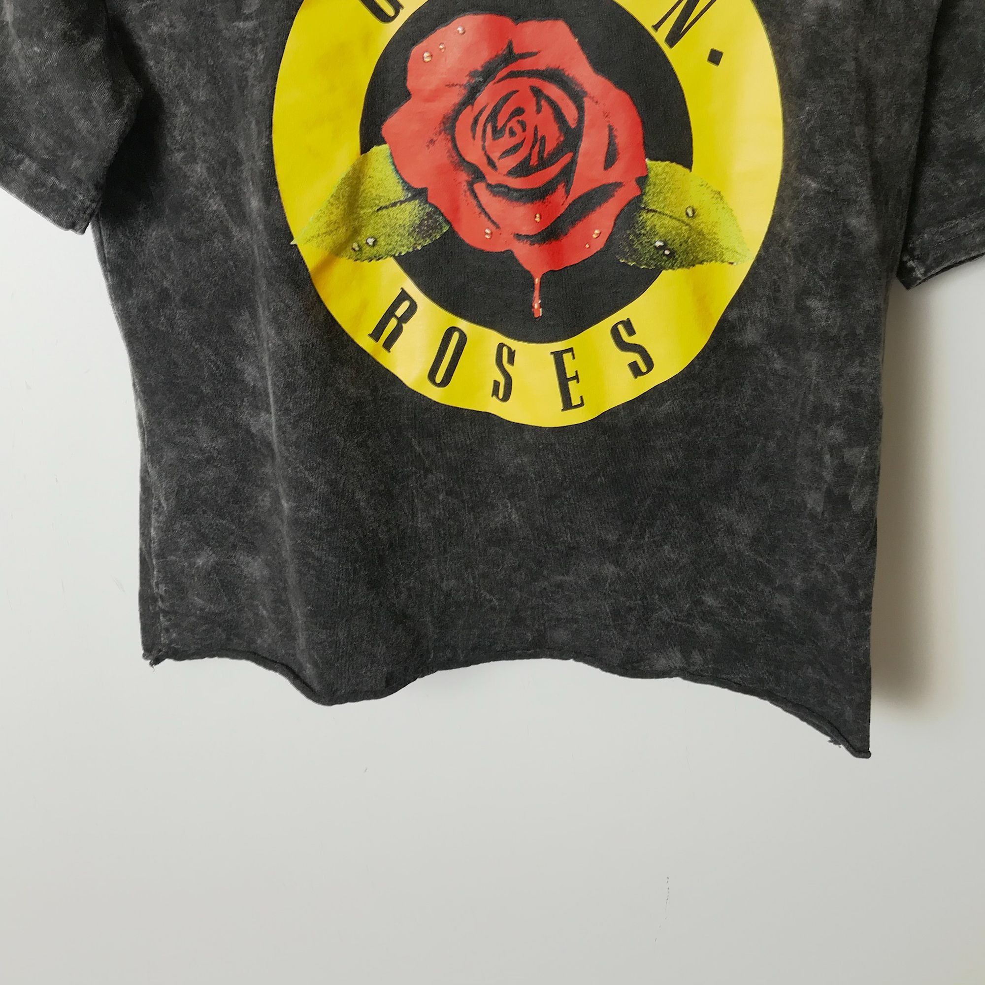 Urban Outfitters Guns N' Roses T Shirt Womens Black Medium Flower Raw Hem M Size M / US 6-8 / IT 42-44 - 5 Thumbnail