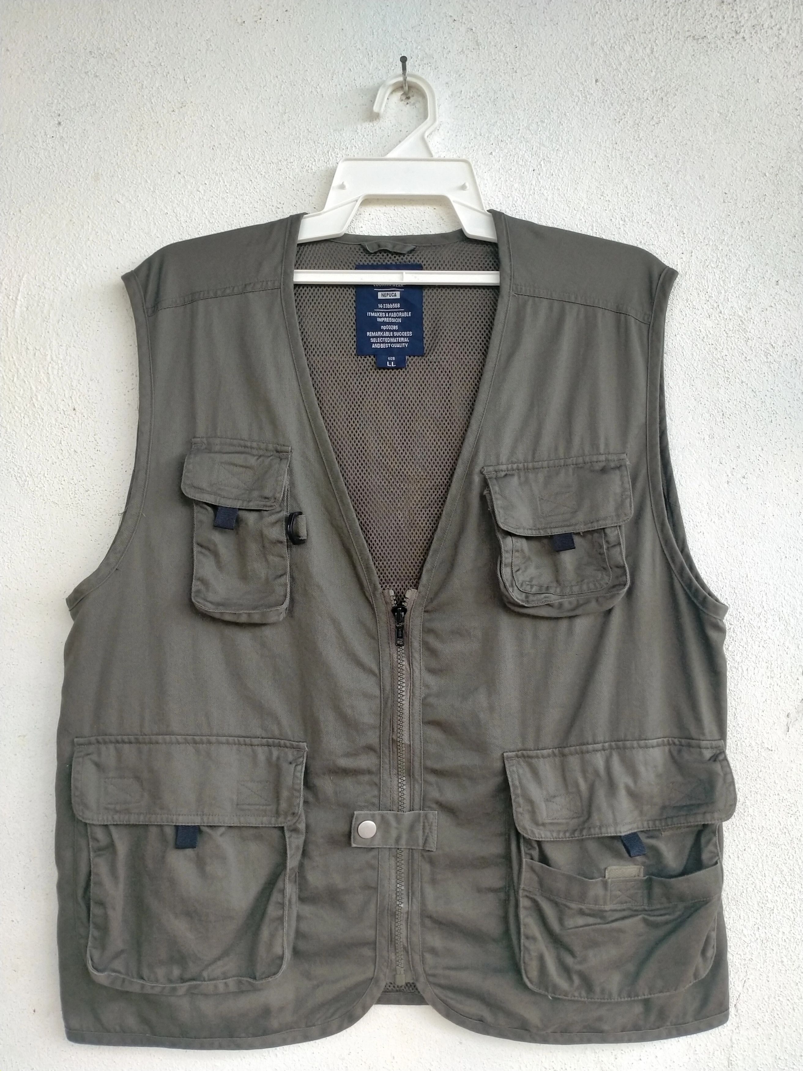 Vintage Nepuca Multipocket Tactical Cargo style Streetwear japanese Tracey Design Outdoor Vest sleeveless jacket green medium size