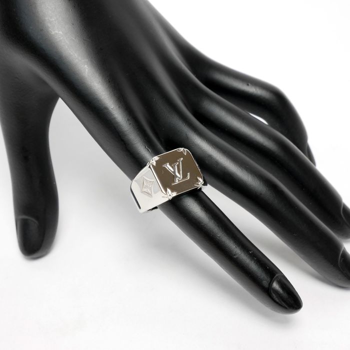 Louis Vuitton 17SS monogram signet ring M62487 (size M)
