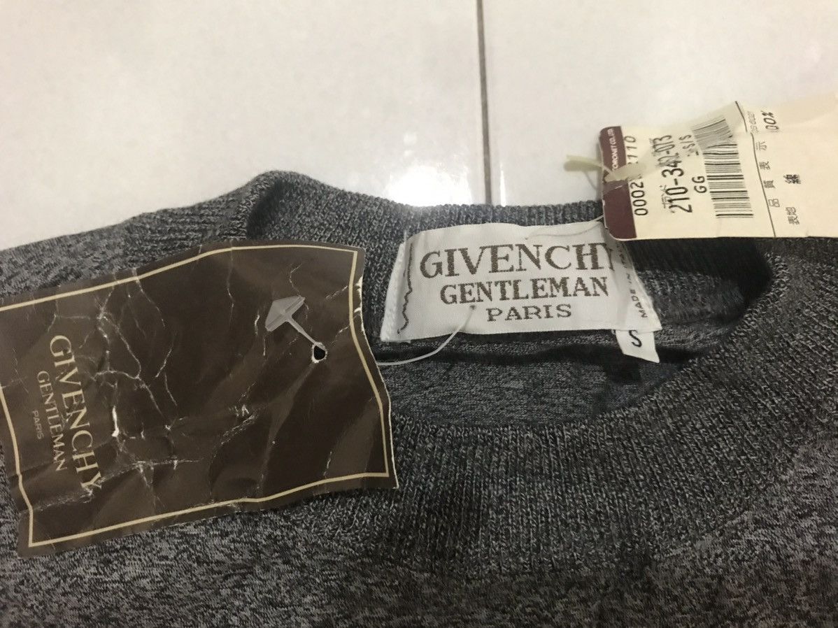 Givenchy 90’s Old Stock Givenchy Center Logo Emboidery Tee Size US S / EU 44-46 / 1 - 4 Thumbnail