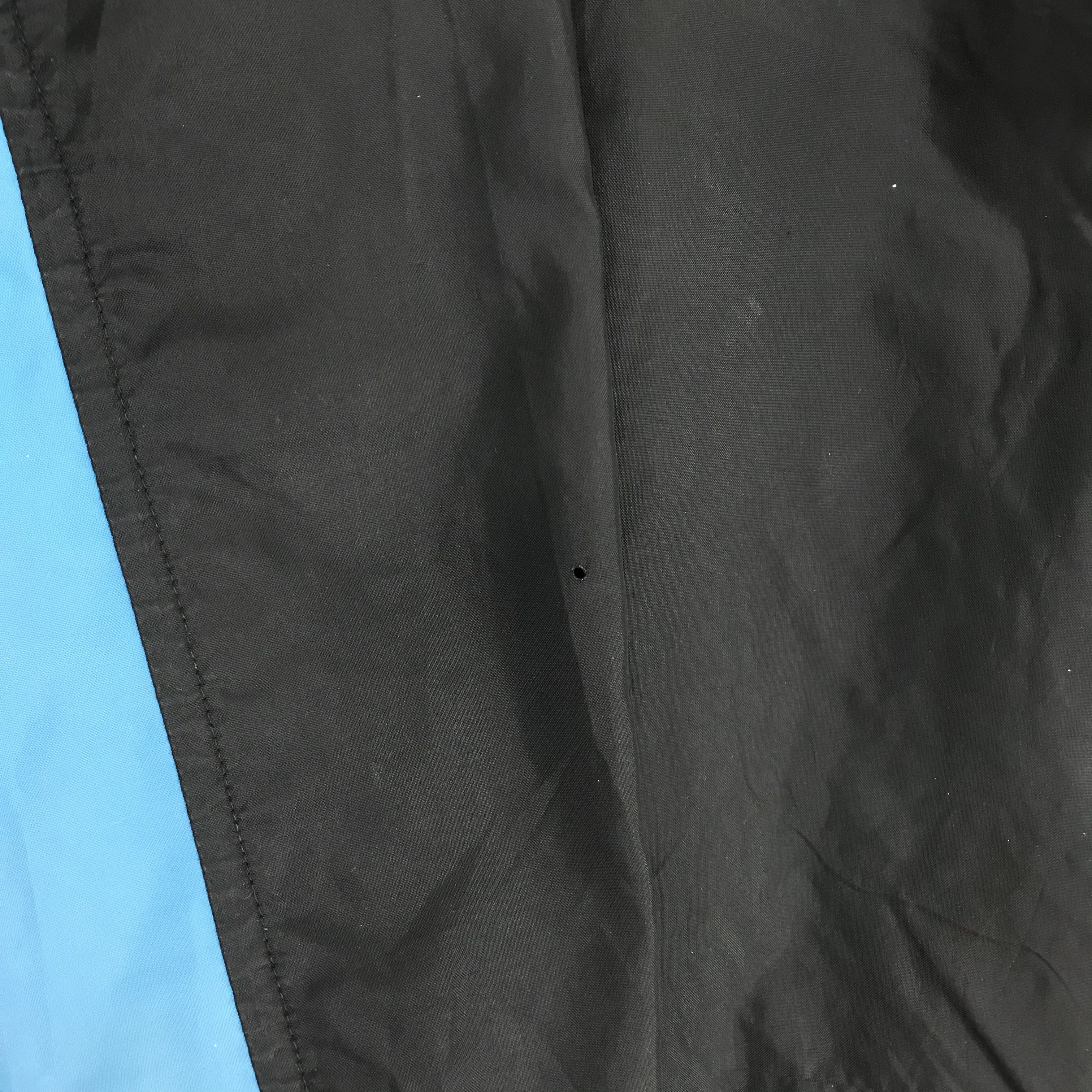 Nike Vintage Nike Light Jacket Nike Windbreaker Big Logo Size US L / EU 52-54 / 3 - 10 Thumbnail
