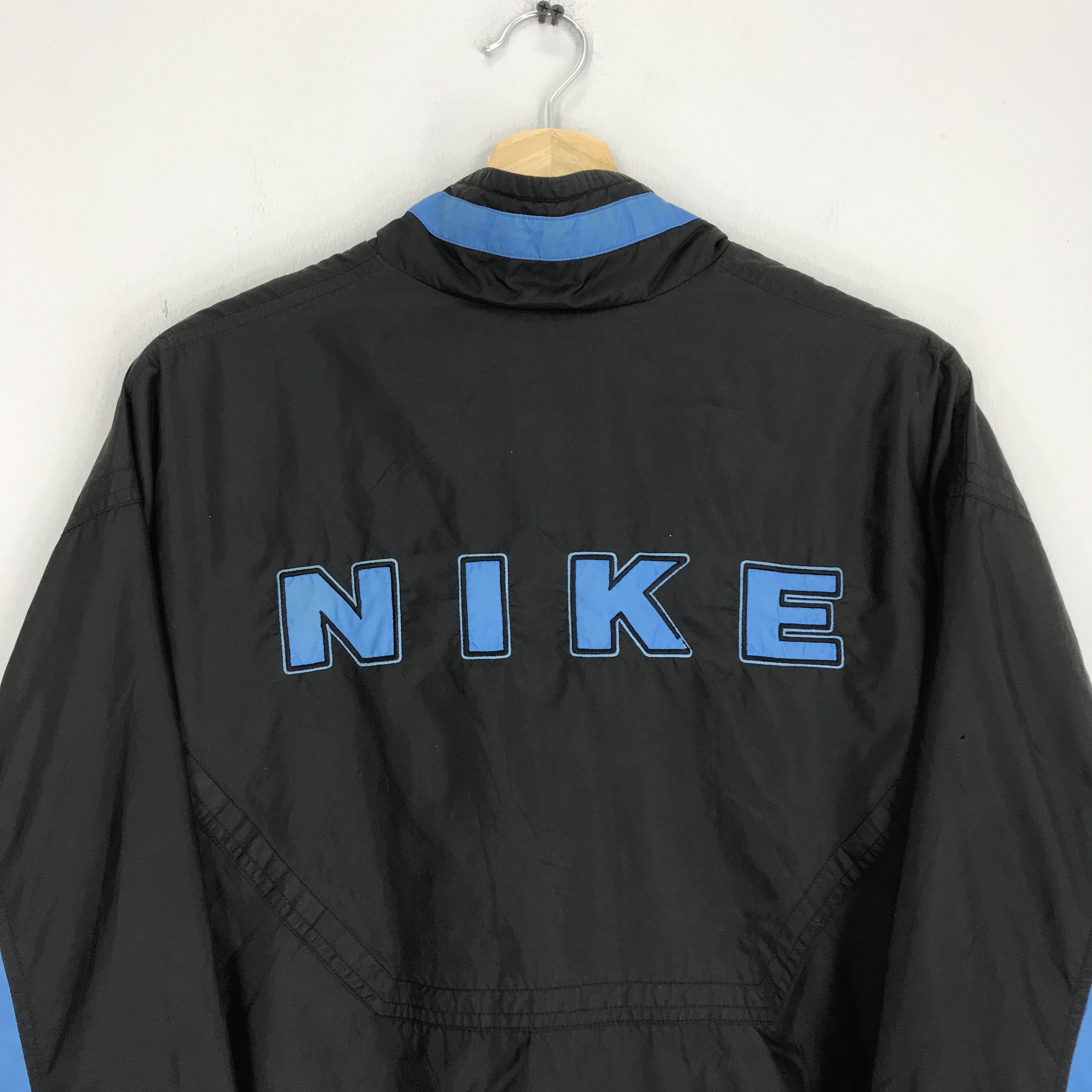 Nike Vintage Nike Light Jacket Nike Windbreaker Big Logo Size US L / EU 52-54 / 3 - 8 Thumbnail
