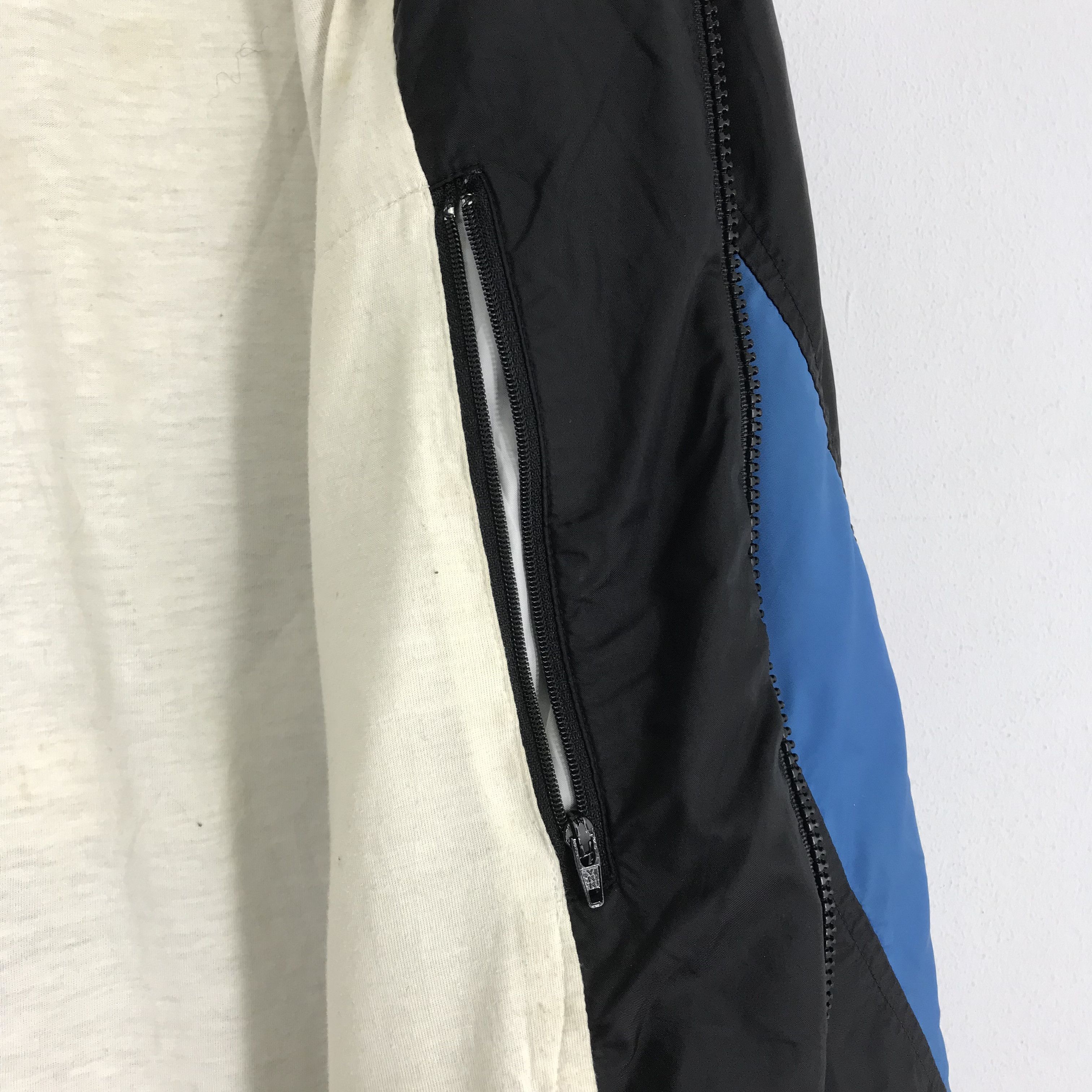 Nike Vintage Nike Light Jacket Nike Windbreaker Big Logo Size US L / EU 52-54 / 3 - 12 Thumbnail