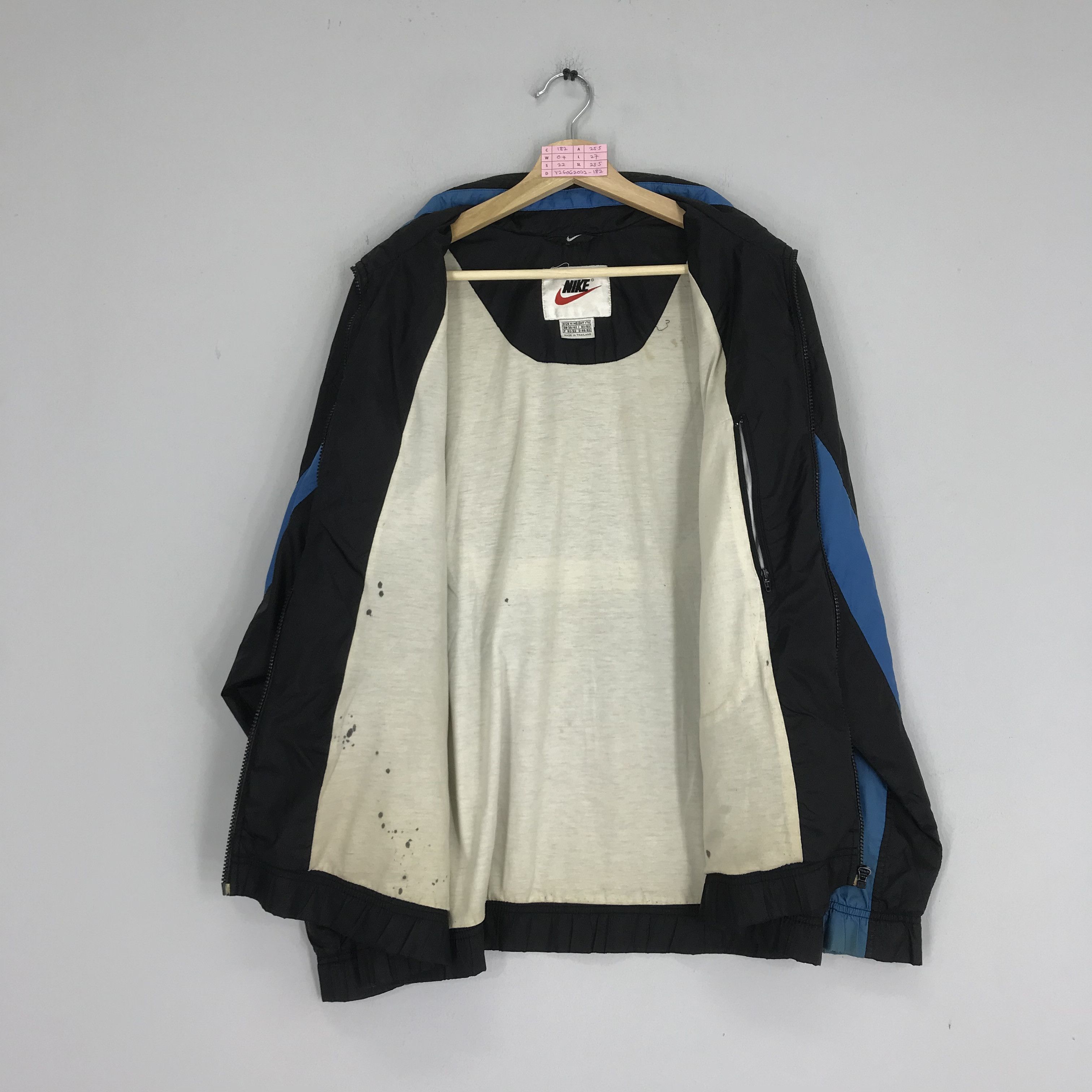 Nike Vintage Nike Light Jacket Nike Windbreaker Big Logo Size US L / EU 52-54 / 3 - 3 Thumbnail