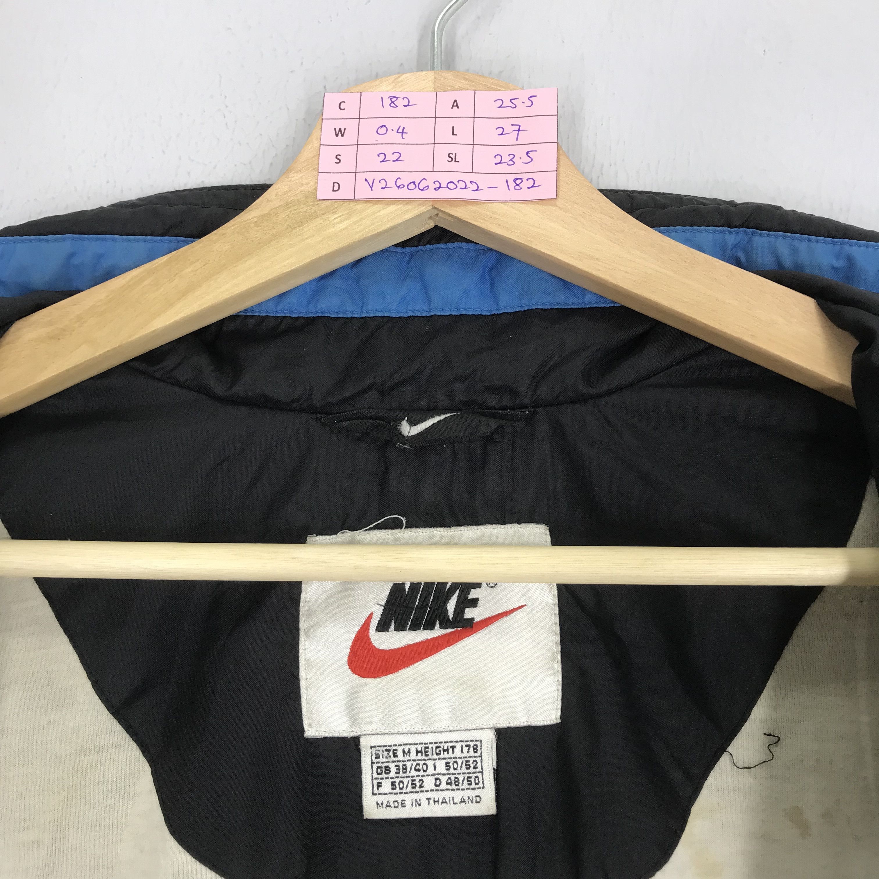 Nike Vintage Nike Light Jacket Nike Windbreaker Big Logo Size US L / EU 52-54 / 3 - 14 Thumbnail