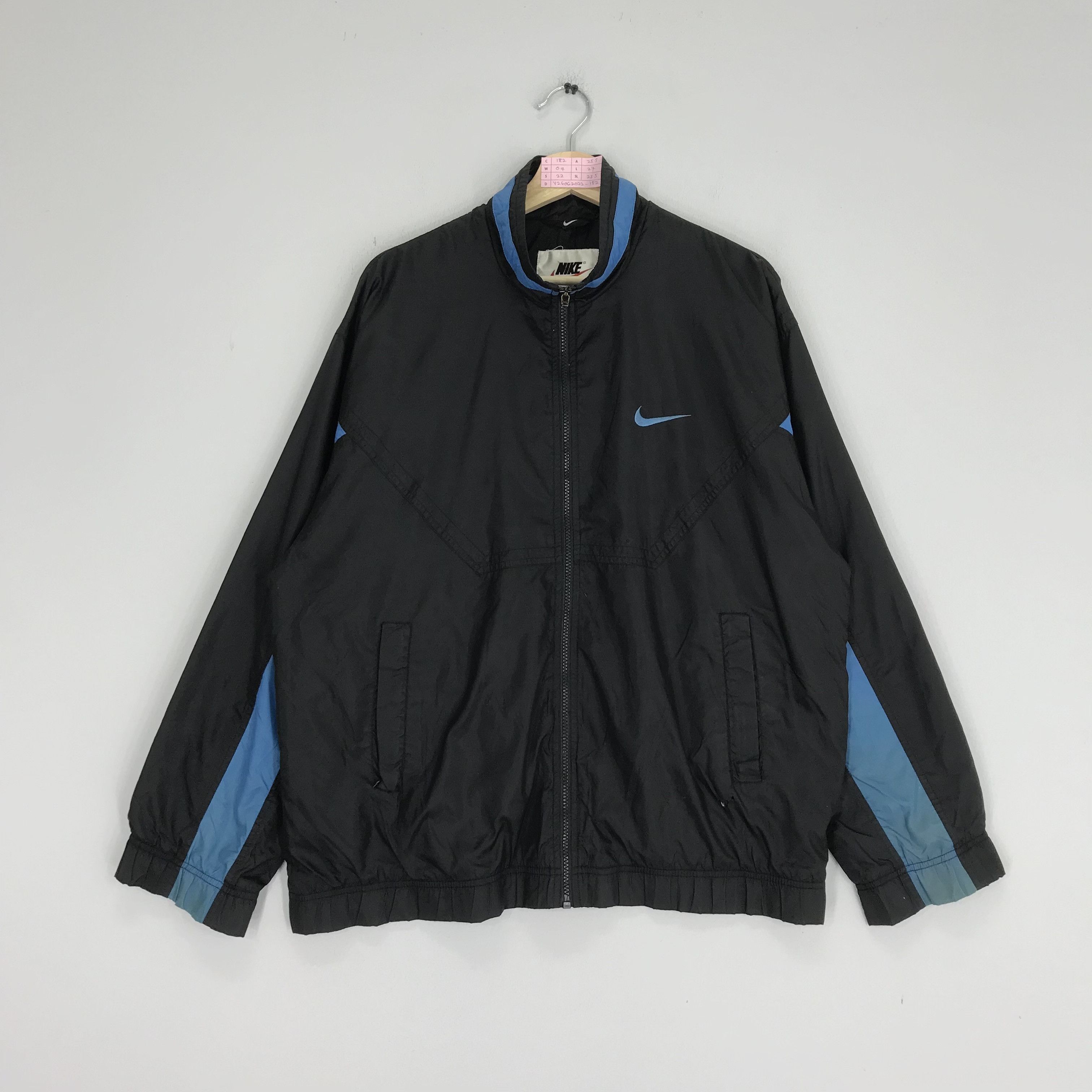 Nike Vintage Nike Light Jacket Nike Windbreaker Big Logo Size US L / EU 52-54 / 3 - 4 Thumbnail