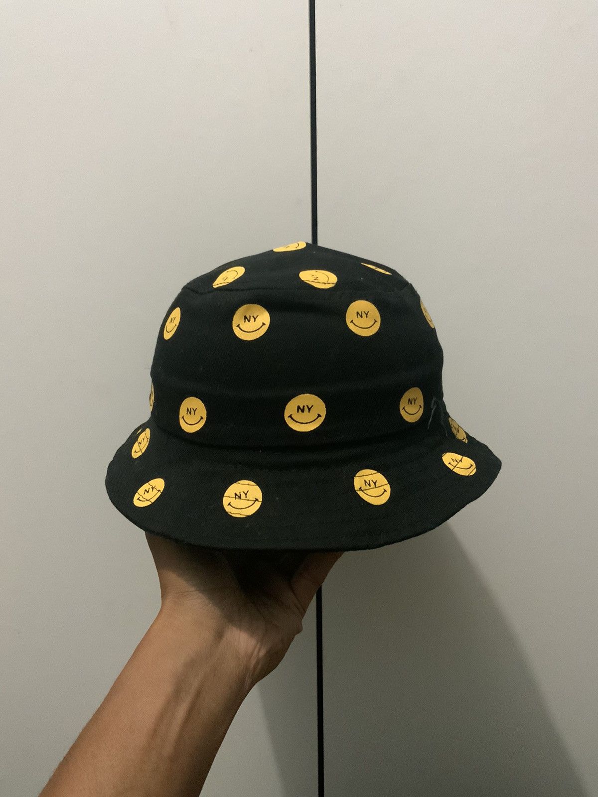 If Six Was Nine Smiley Printed Black Bucket Hat Size ONE SIZE - 5 Thumbnail