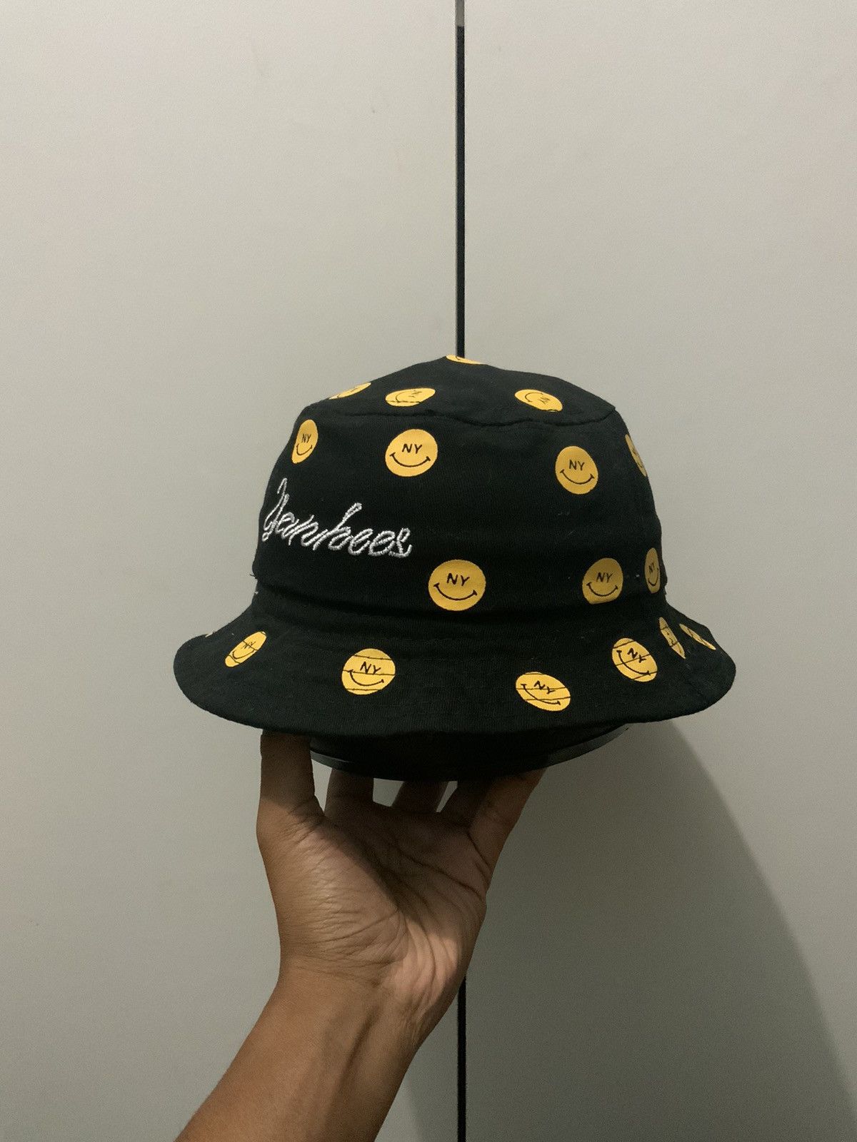 If Six Was Nine Smiley Printed Black Bucket Hat Size ONE SIZE - 3 Thumbnail