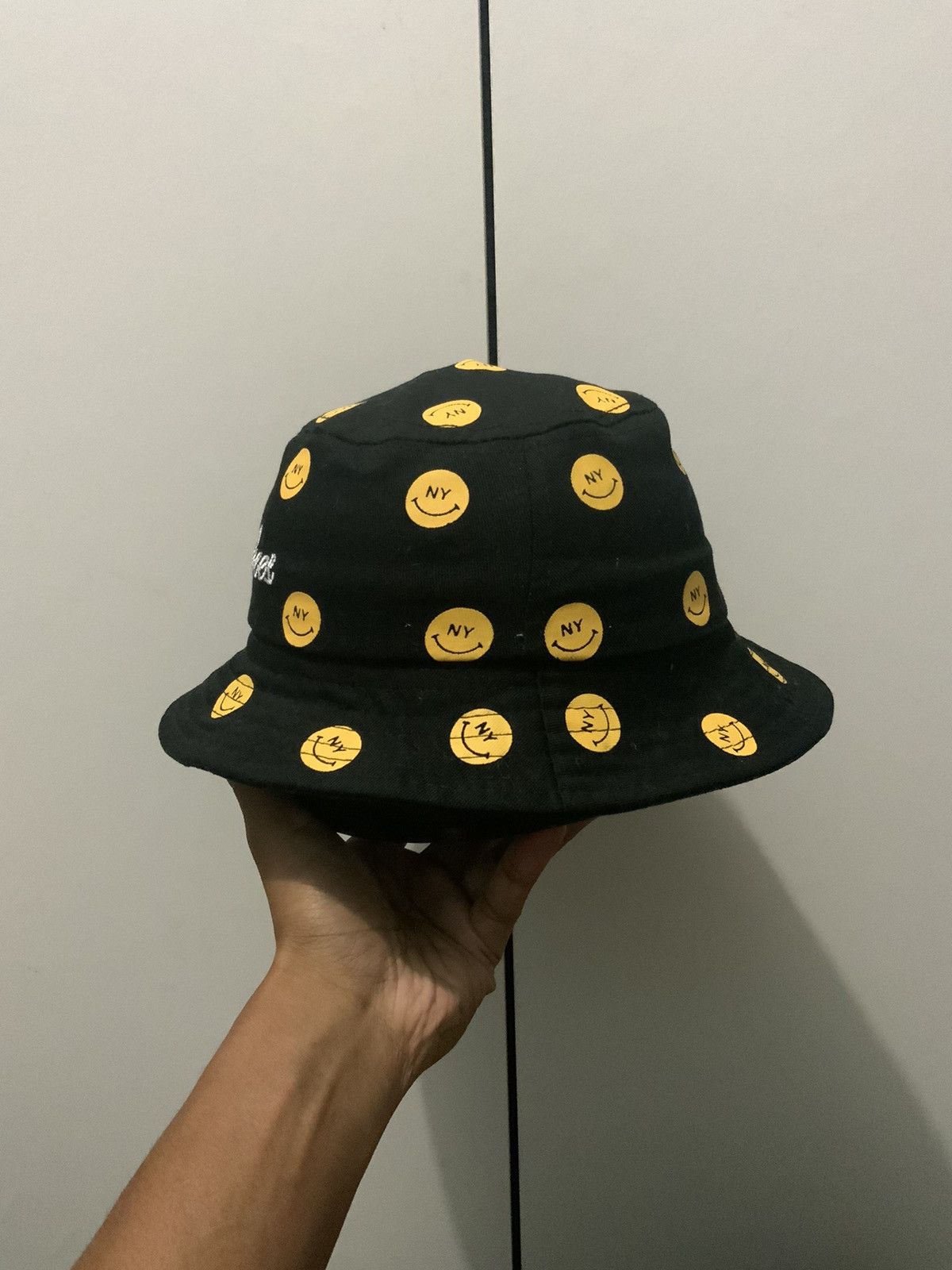 If Six Was Nine Smiley Printed Black Bucket Hat Size ONE SIZE - 4 Thumbnail