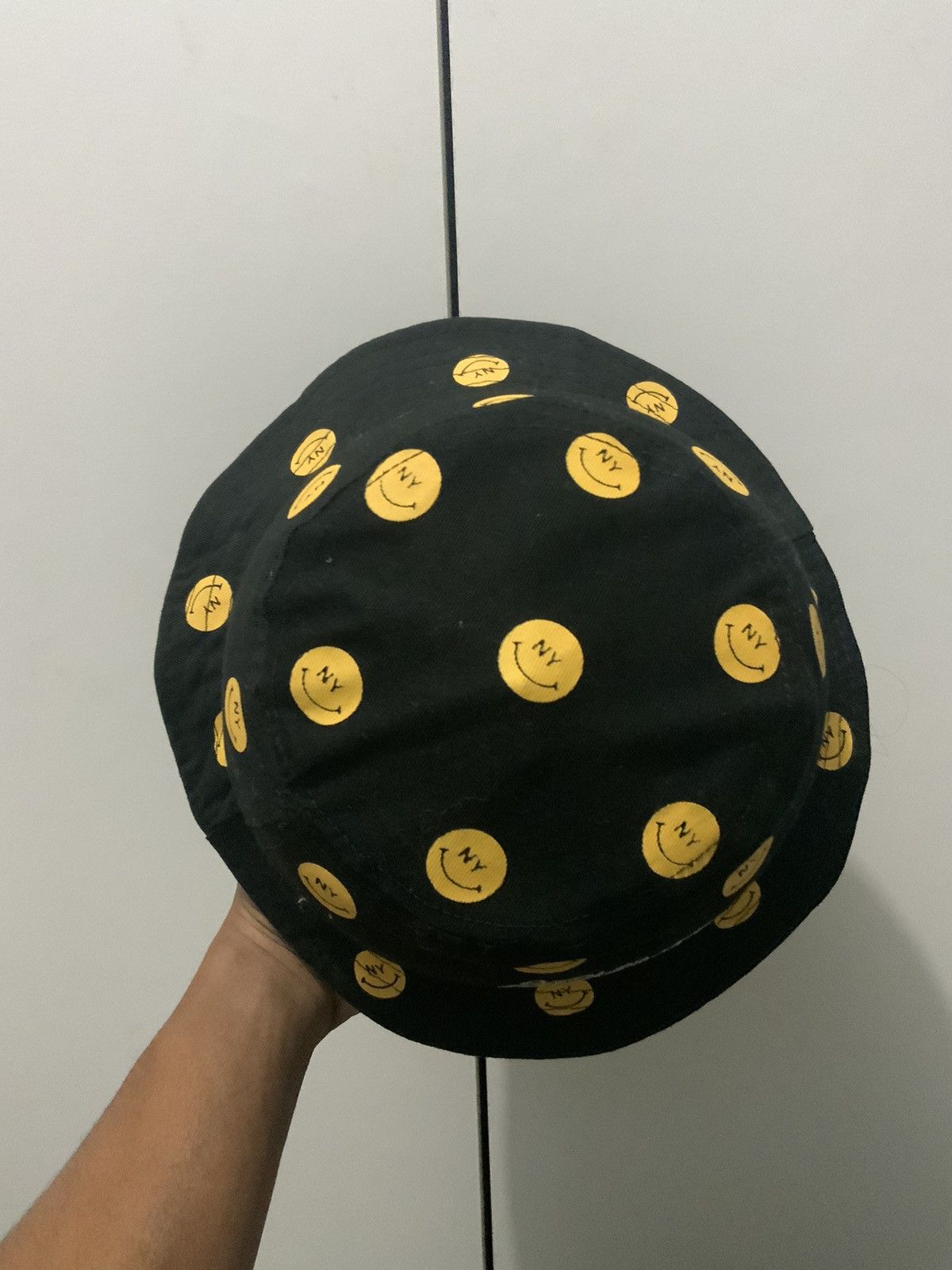 If Six Was Nine Smiley Printed Black Bucket Hat Size ONE SIZE - 7 Thumbnail