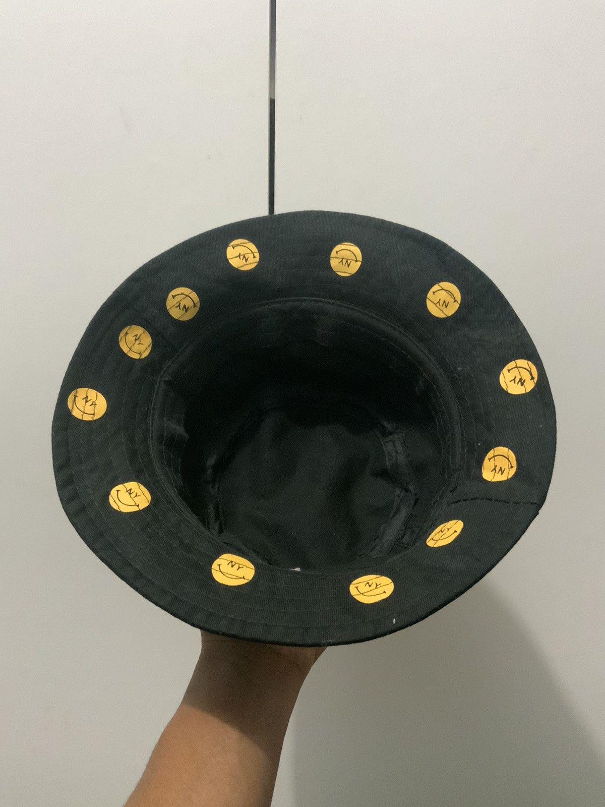 If Six Was Nine Smiley Printed Black Bucket Hat Size ONE SIZE - 8 Thumbnail
