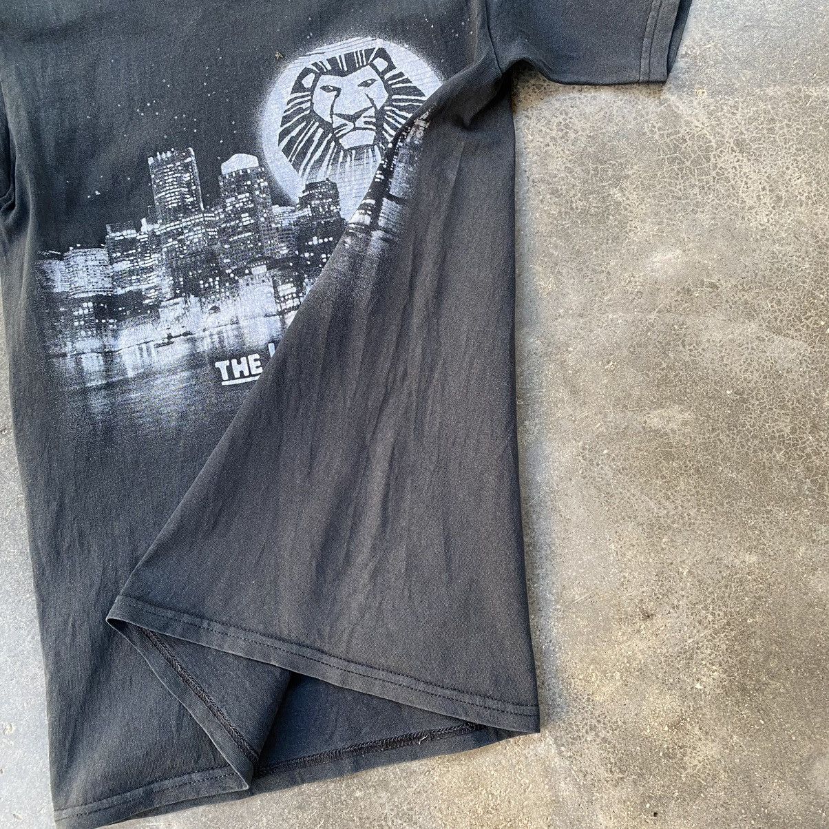 Disney Vintage Distressed Disney The Lion King Boston Tees Size US S / EU 44-46 / 1 - 8 Thumbnail