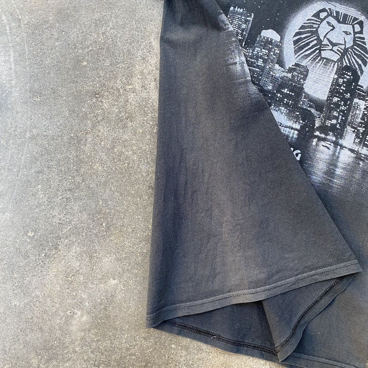 Disney Vintage Distressed Disney The Lion King Boston Tees Size US S / EU 44-46 / 1 - 7 Thumbnail