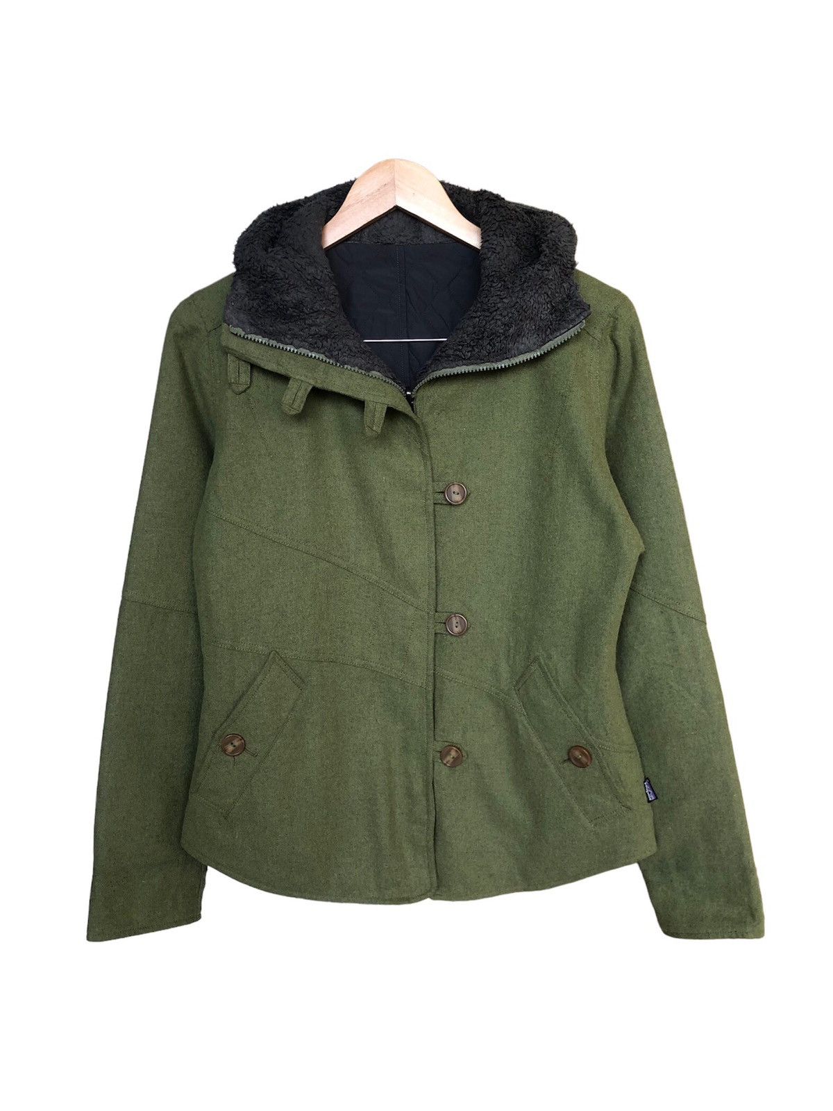 image of Patagonia Reversible Winter Jackets Women in Green (Size Medium)