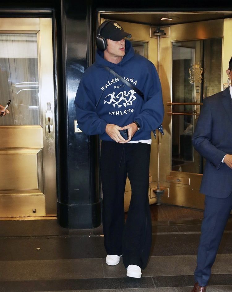 Balenciaga *final drop* Balenciaga Oversized Athletes Hoodie