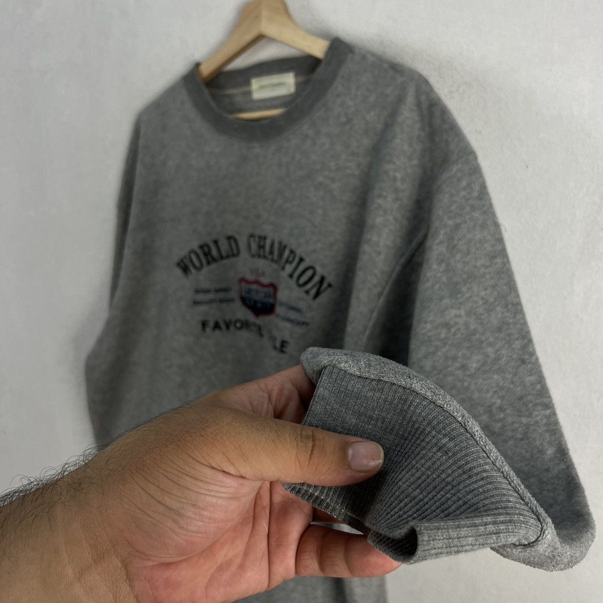 Japanese Brand VINTAGE SWEATSHIRT WORLD CHAMPION USA BIG LOGO Size US L / EU 52-54 / 3 - 4 Thumbnail
