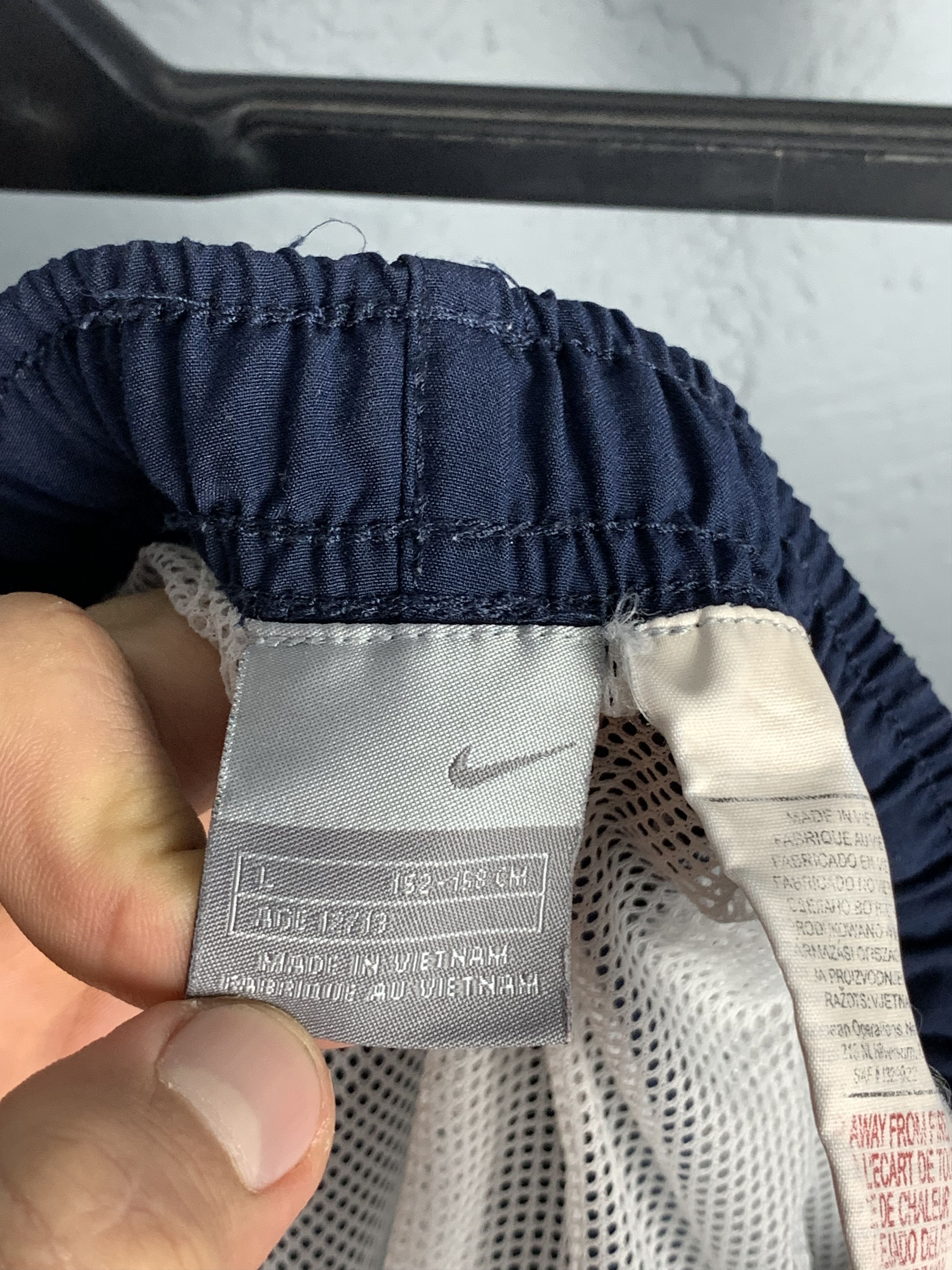 Nike Vintage Nike Mens Nylon Shorts Y2K Size US 28 / EU 44 - 6 Thumbnail