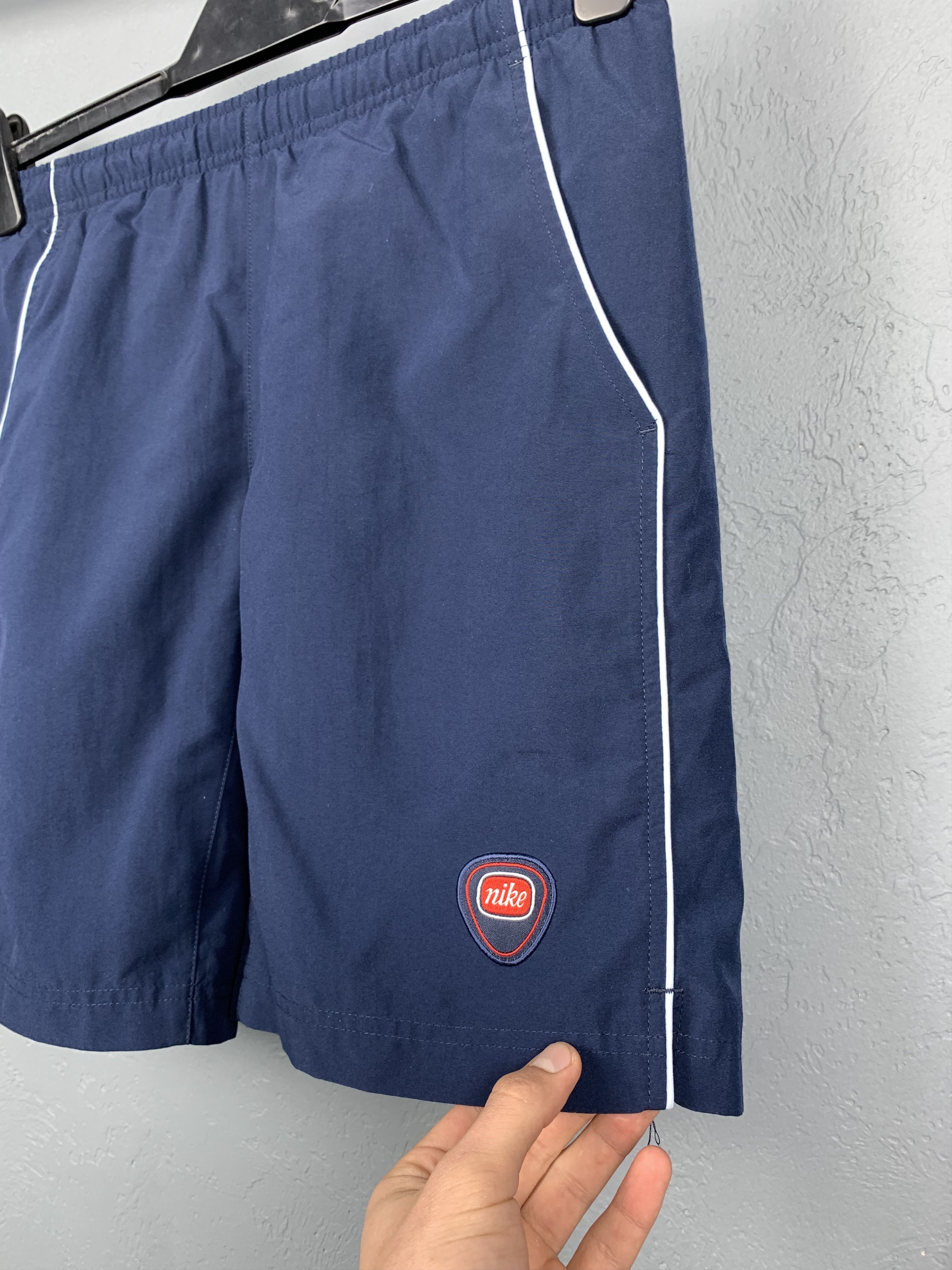 Nike Vintage Nike Mens Nylon Shorts Y2K Size US 28 / EU 44 - 2 Thumbnail