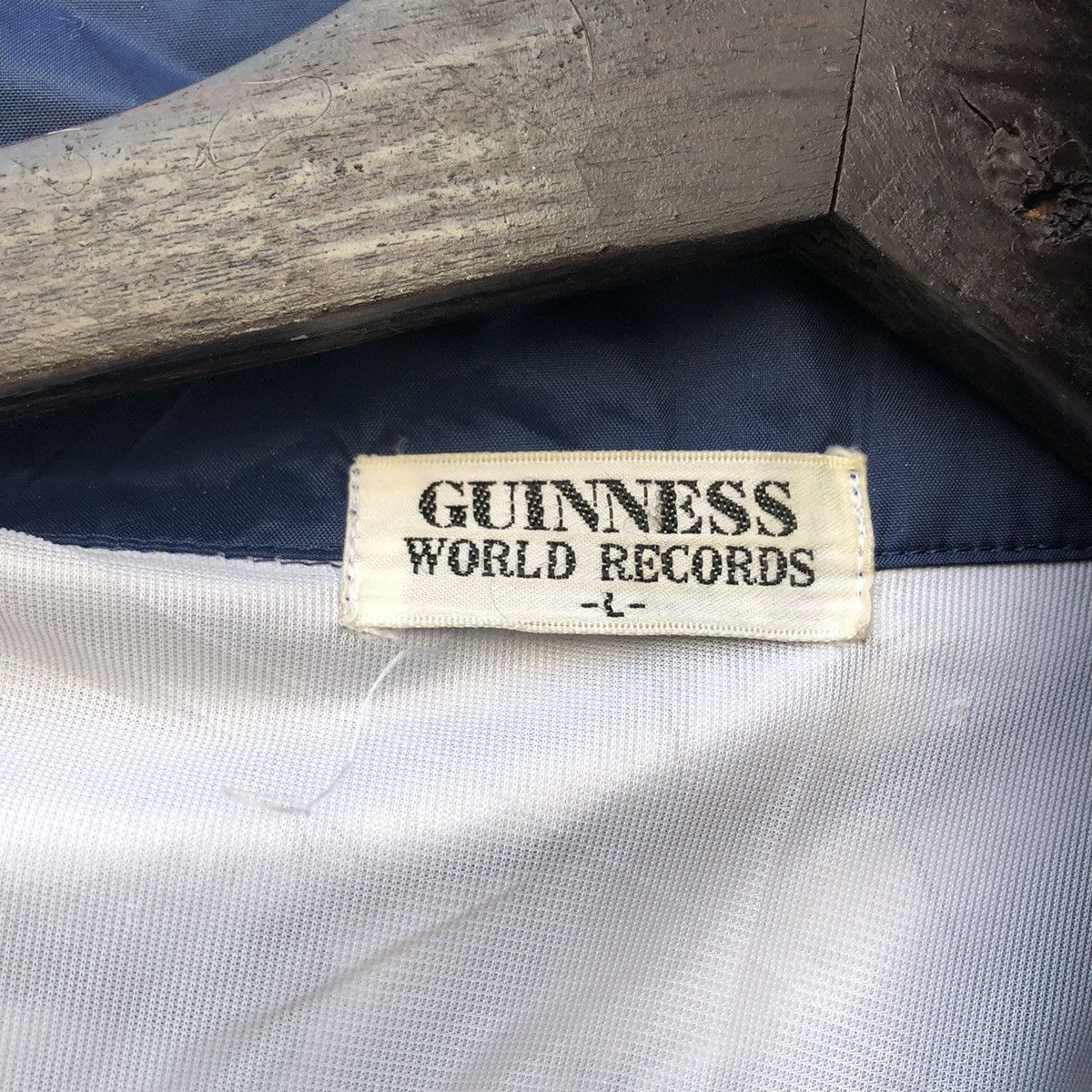 Vintage VINTAGE GUINNESS WORLD RECORDS LIGHT JACKET BIG LOGO Size US L / EU 52-54 / 3 - 10 Thumbnail