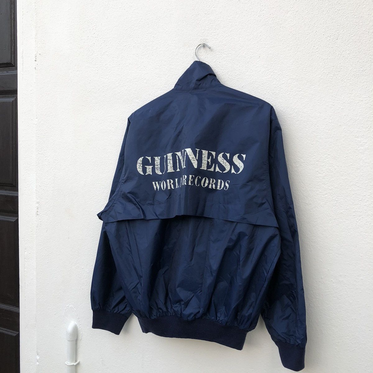 Vintage VINTAGE GUINNESS WORLD RECORDS LIGHT JACKET BIG LOGO Size US L / EU 52-54 / 3 - 7 Thumbnail