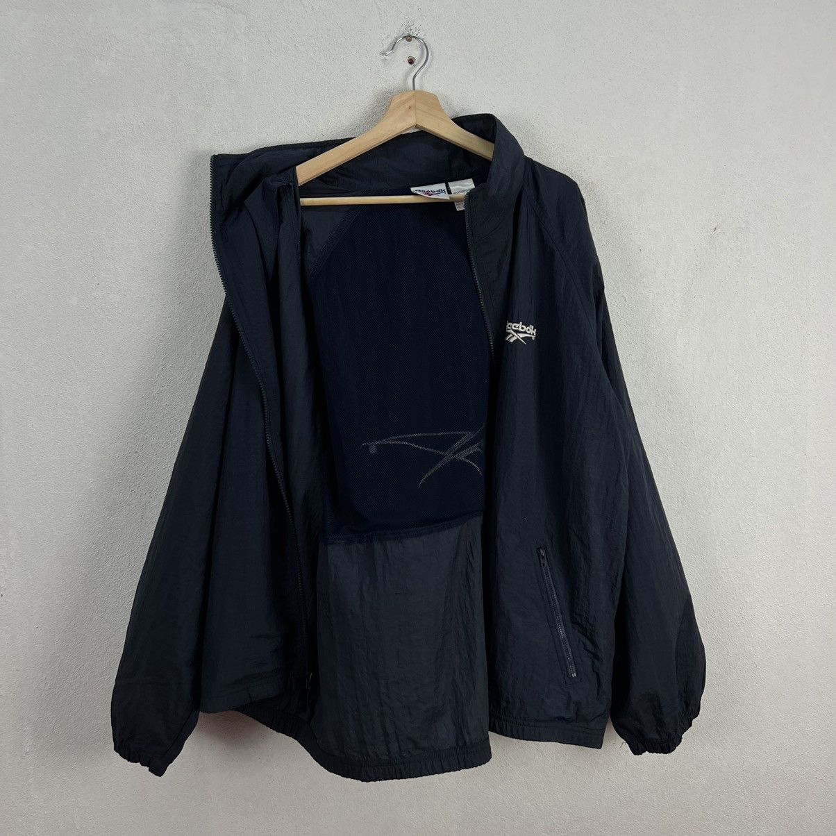 Japanese Brand VINTAGE REEBOK WINDBREAKER ZIPPER BIG LOGO Size US L / EU 52-54 / 3 - 9 Thumbnail