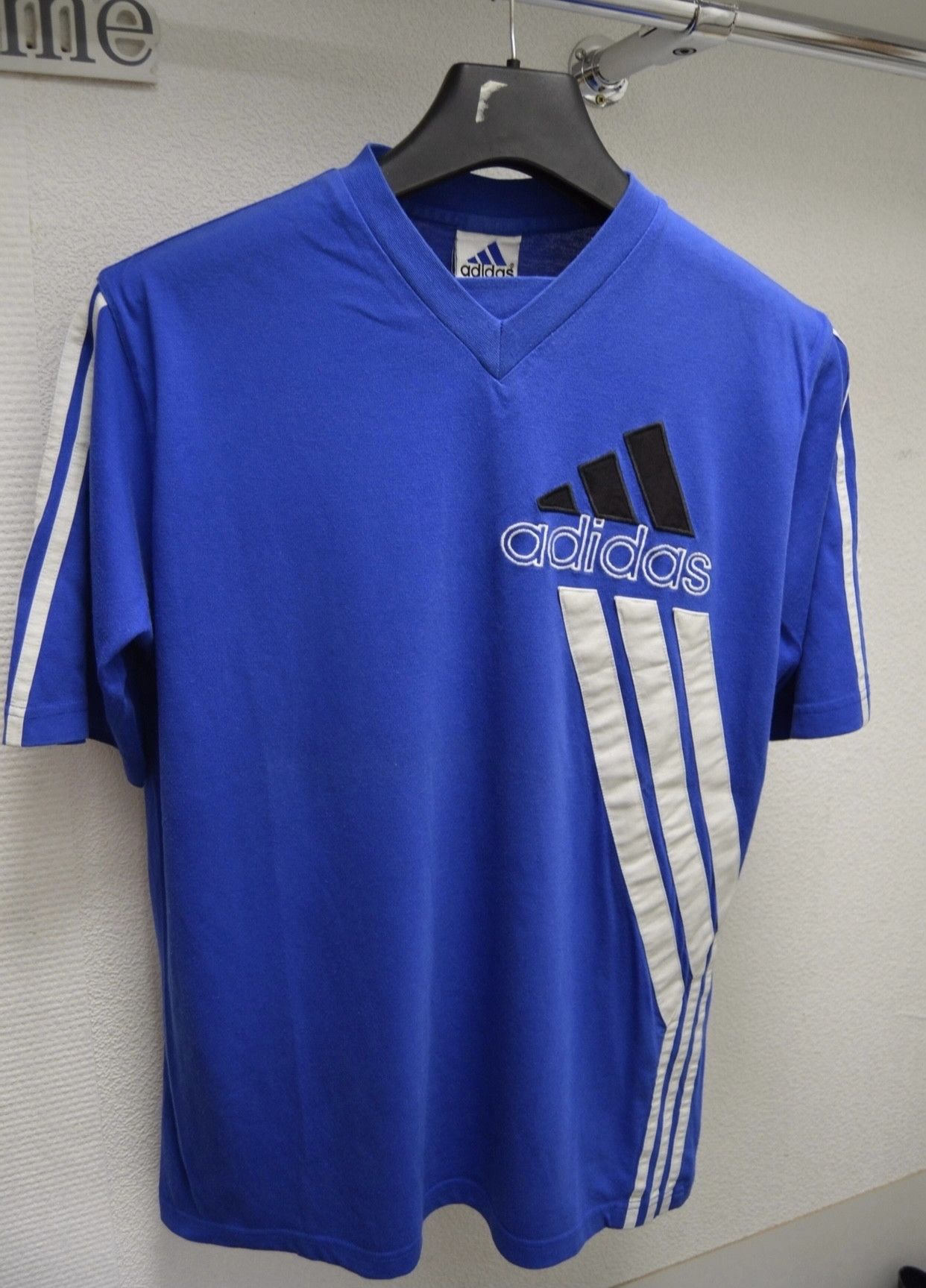 Vintage Adidas vintage big logo t-shirt tee M size Size US M / EU 48-50 / 2 - 1 Thumbnail