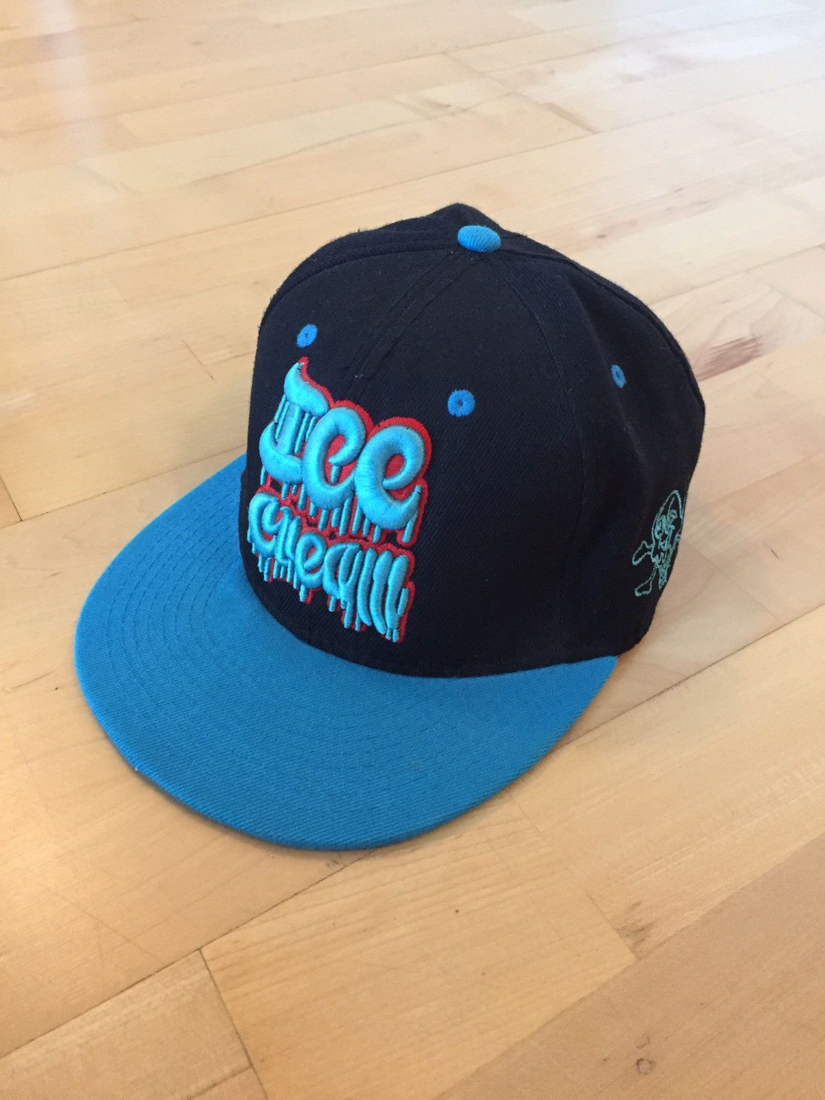 Icecream Icecream dripping Logo flatbrim Size ONE SIZE - 1 Thumbnail