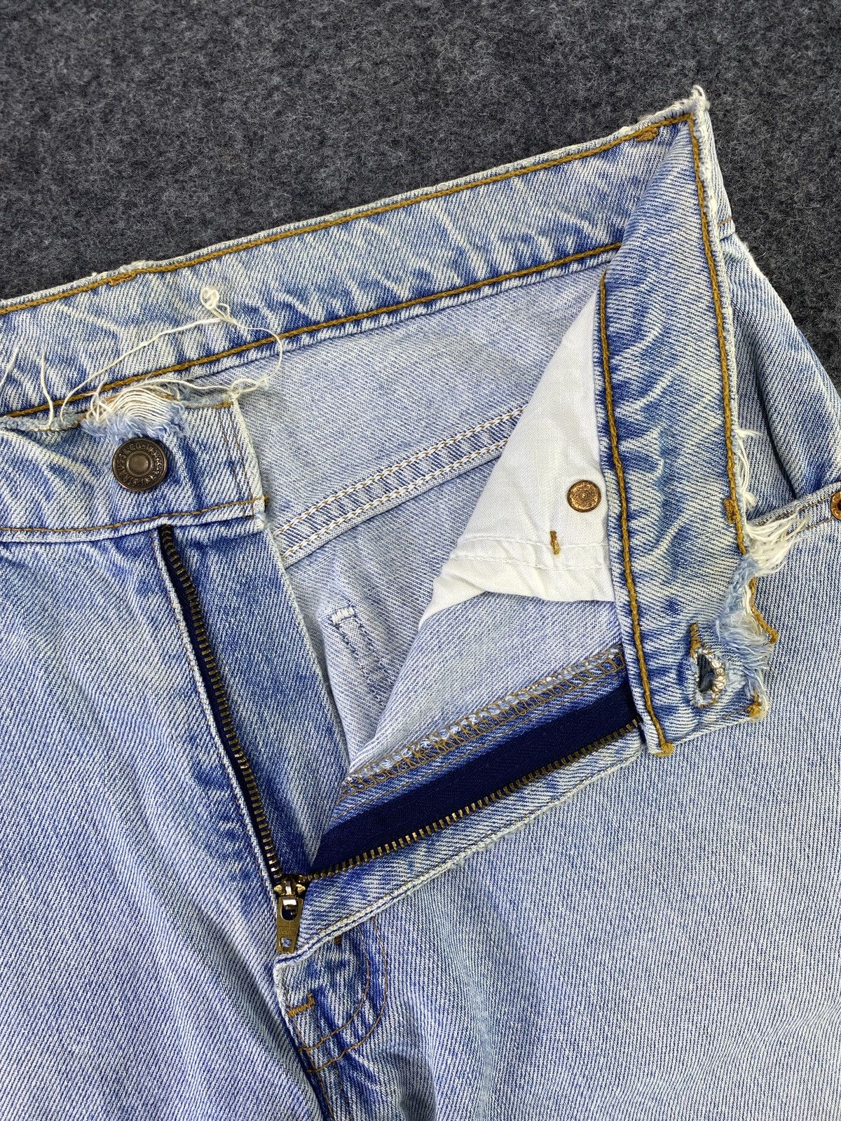 Levi's 90s Vintage Levis 607 Distress Blue Wash Jeans- J785 Size US 30 / EU 46 - 3 Thumbnail