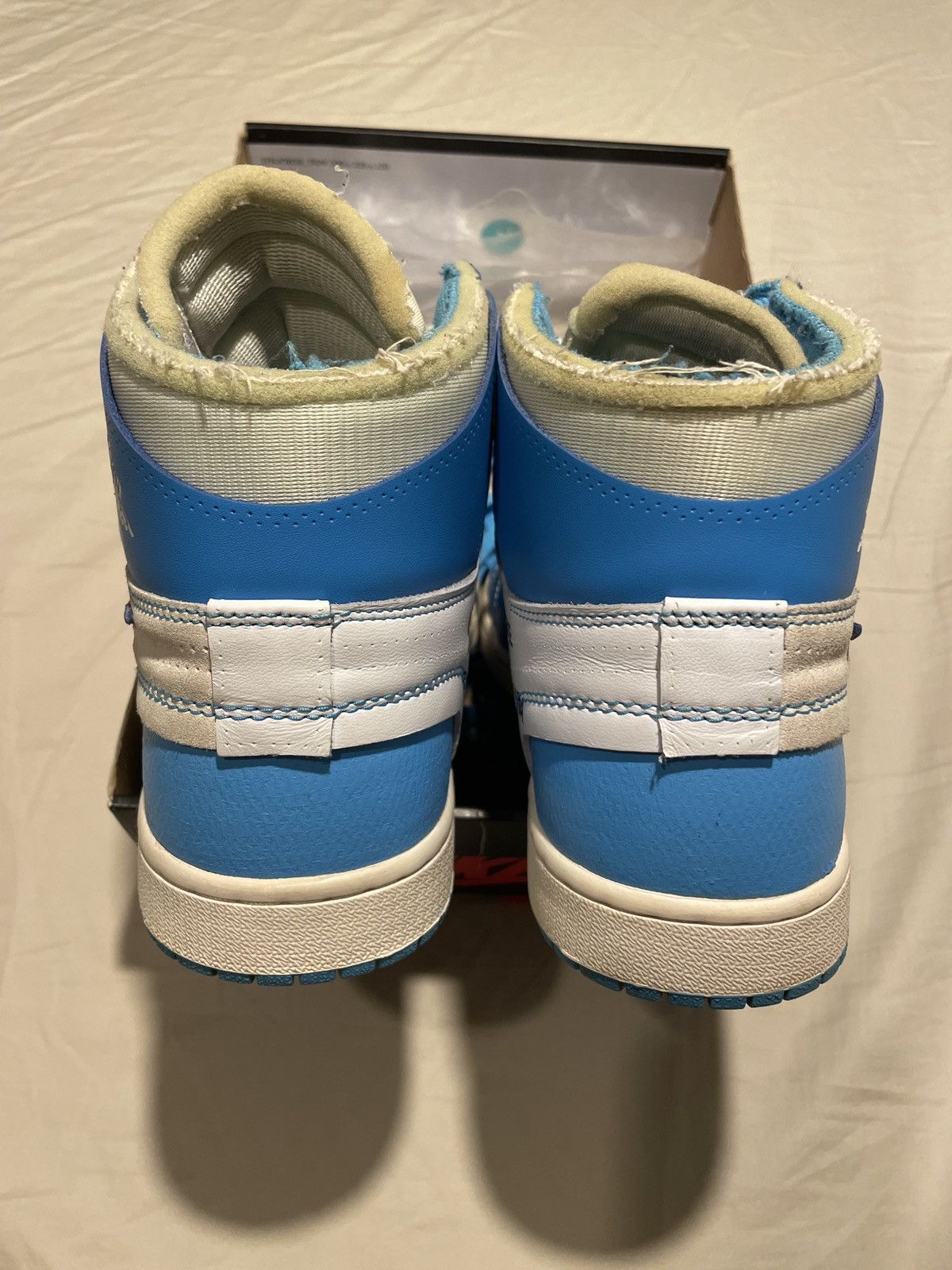 Jordan Brand × Off-White Air Jordan 1 Off-White The 10 UNC Size US 11 / EU 44 - 4 Thumbnail