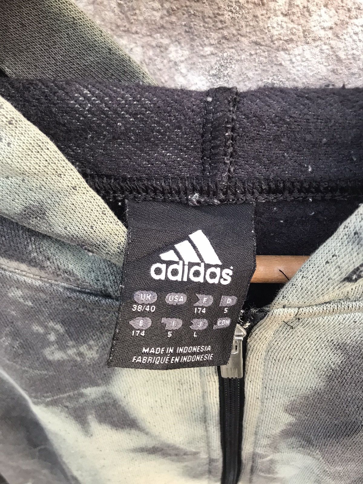 Adidas Vintage adidas Embroided logo Thrashed Faded hoodie Size US M / EU 48-50 / 2 - 6 Thumbnail