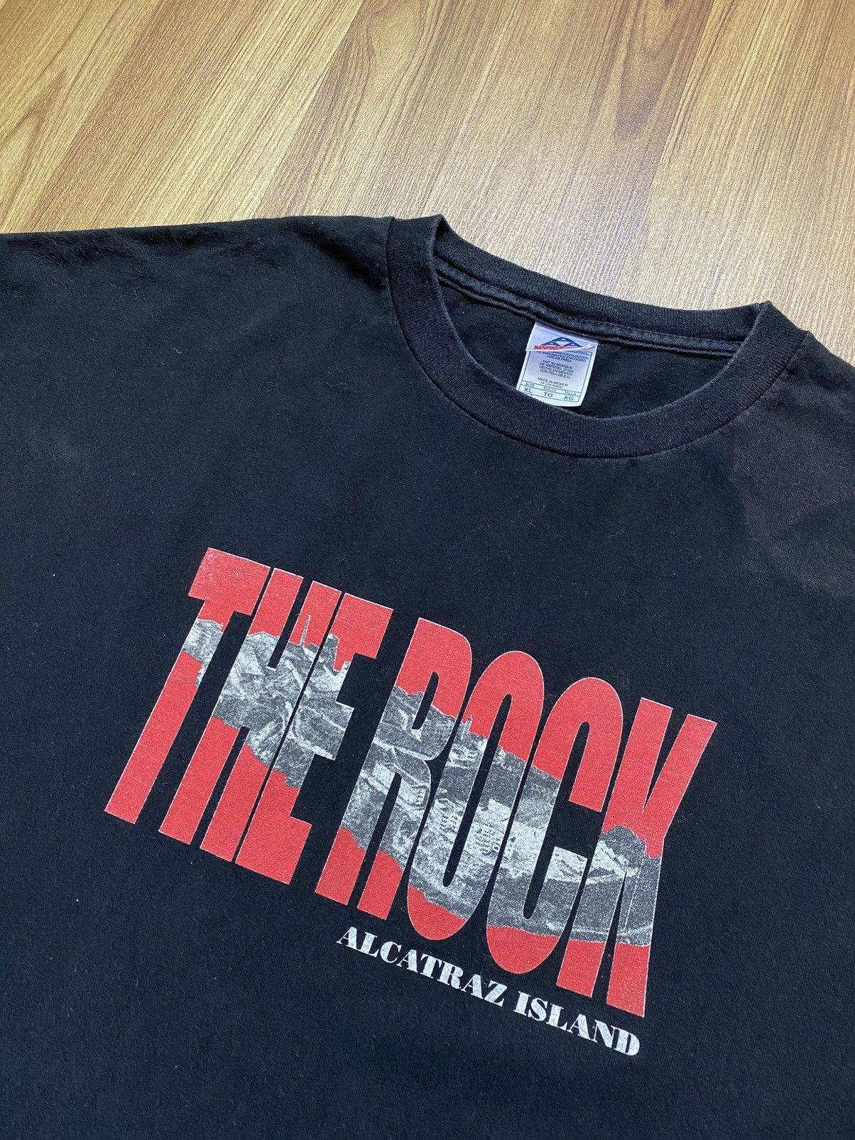 Vintage Vintage The Rock Alcatraz Island T Shirt Tee Pulp Fiction Size US XL / EU 56 / 4 - 2 Thumbnail