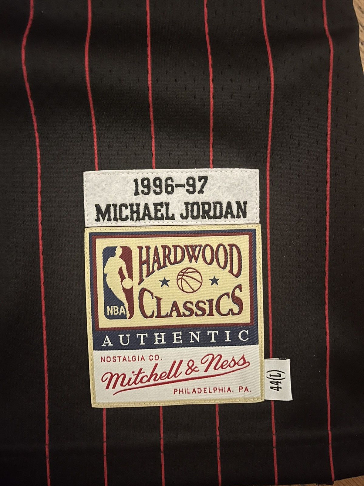 Mitchell & Ness Mitchell & Ness Micheal Jordan Jersey Size US L / EU 52-54 / 3 - 5 Thumbnail
