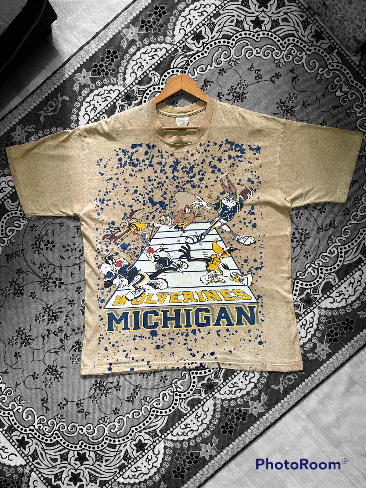 RARE NFL MICHIGAN WOLVERINES LOONEY TUNES VINTAGE TEE