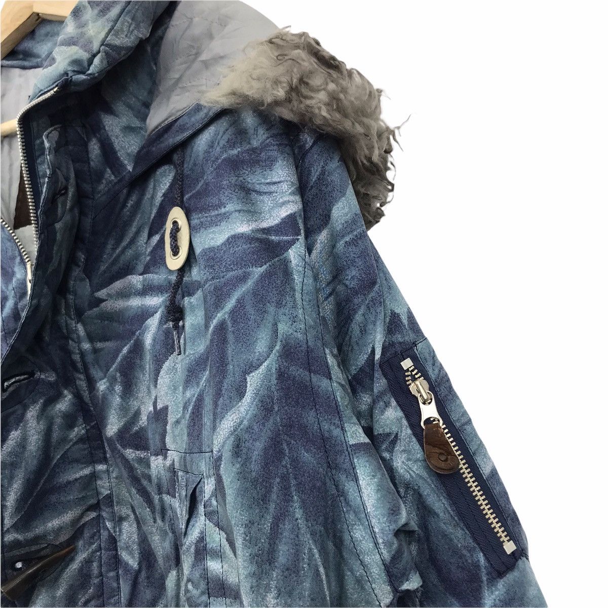 Japanese Brand COURMAYEUR Leaf Overprint Japanese Brand Ski Outdoor Jacket Size US L / EU 52-54 / 3 - 4 Thumbnail
